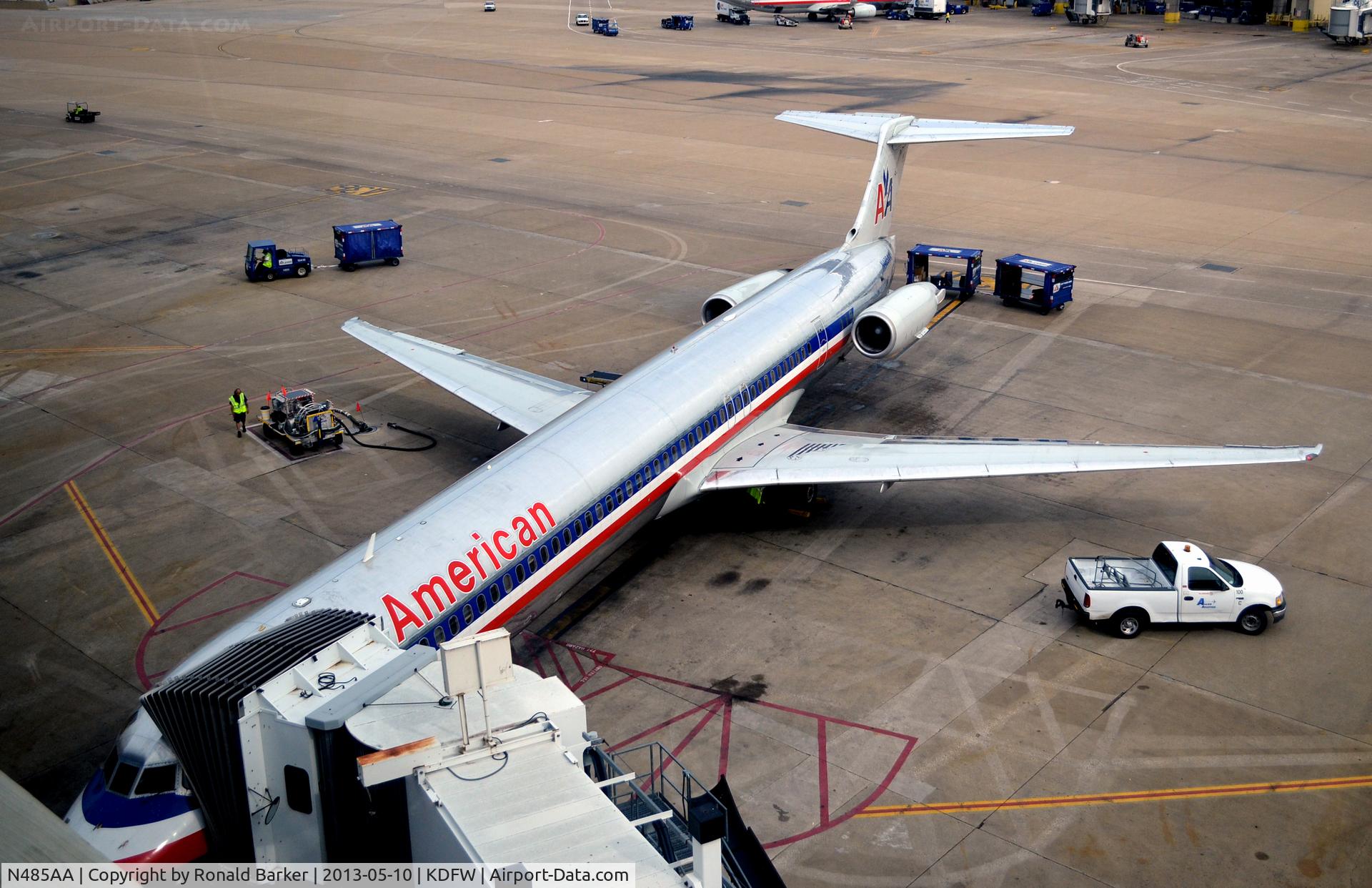 N485AA, 1988 McDonnell Douglas MD-82 (DC-9-82) C/N 49678, Gate A37 DFW