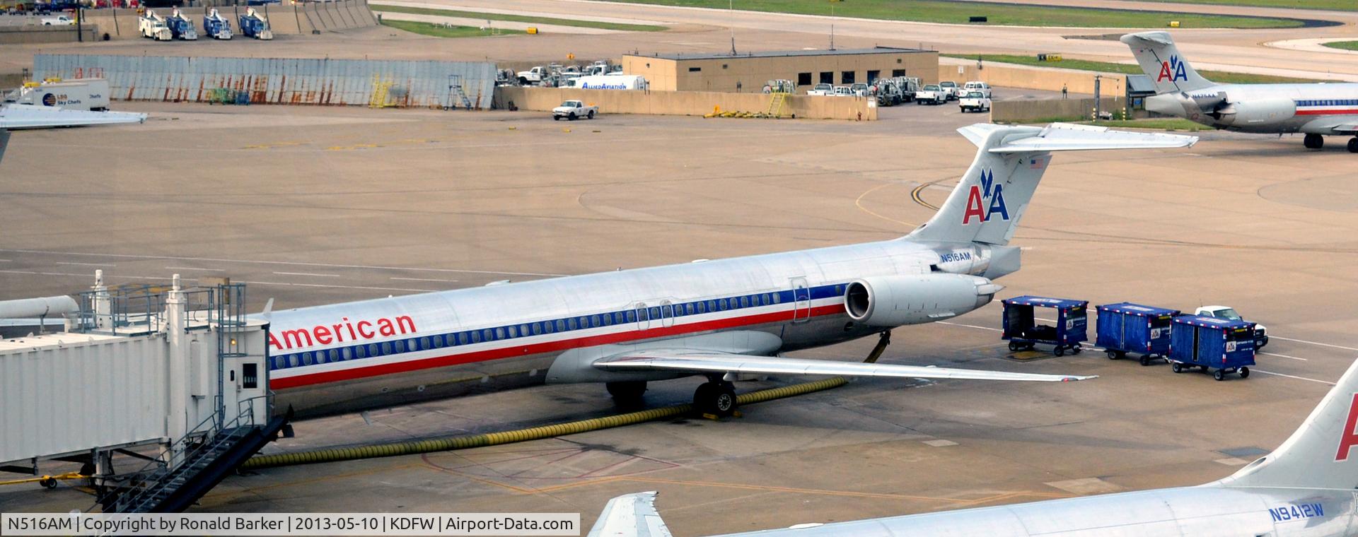 N516AM, 1990 McDonnell Douglas MD-82 (DC-9-82) C/N 49893, at gate DFW