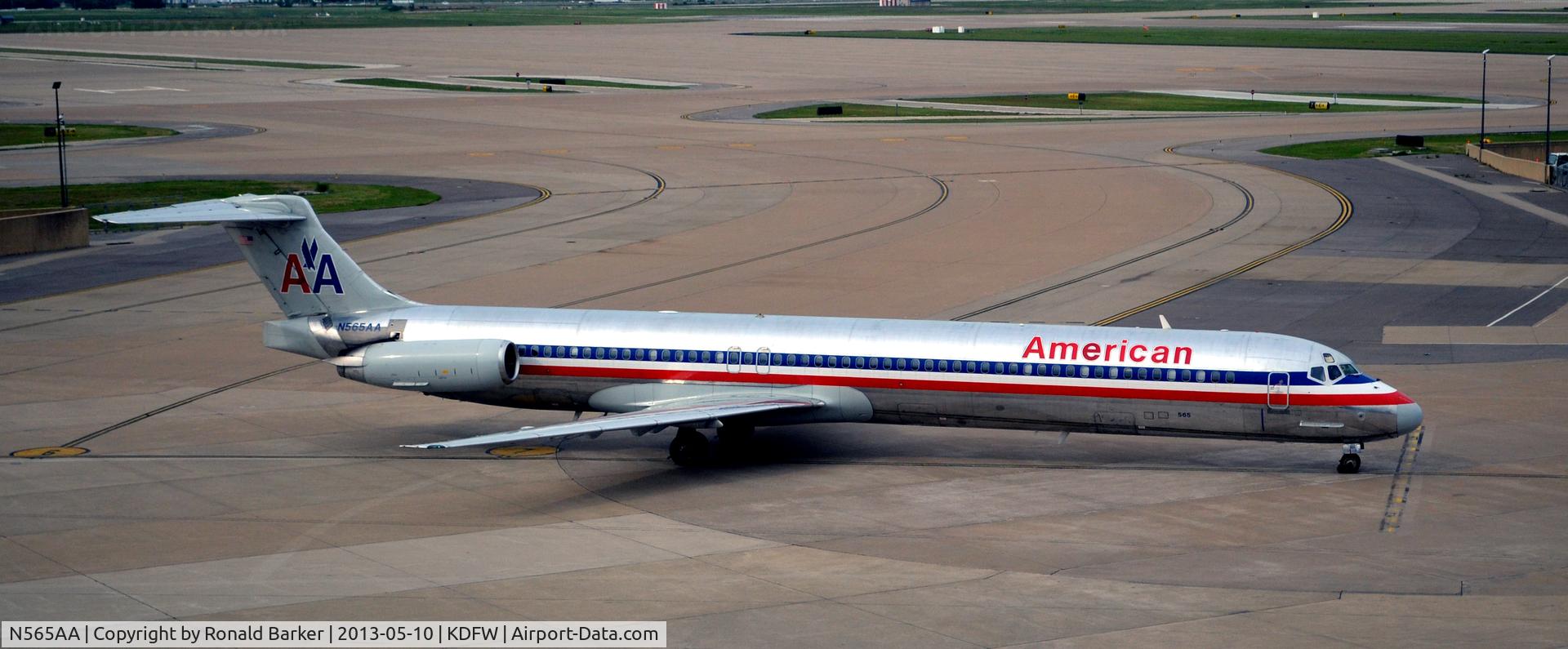 N565AA, 1987 McDonnell Douglas MD-83 (DC-9-83) C/N 49347, Taxi DFW
