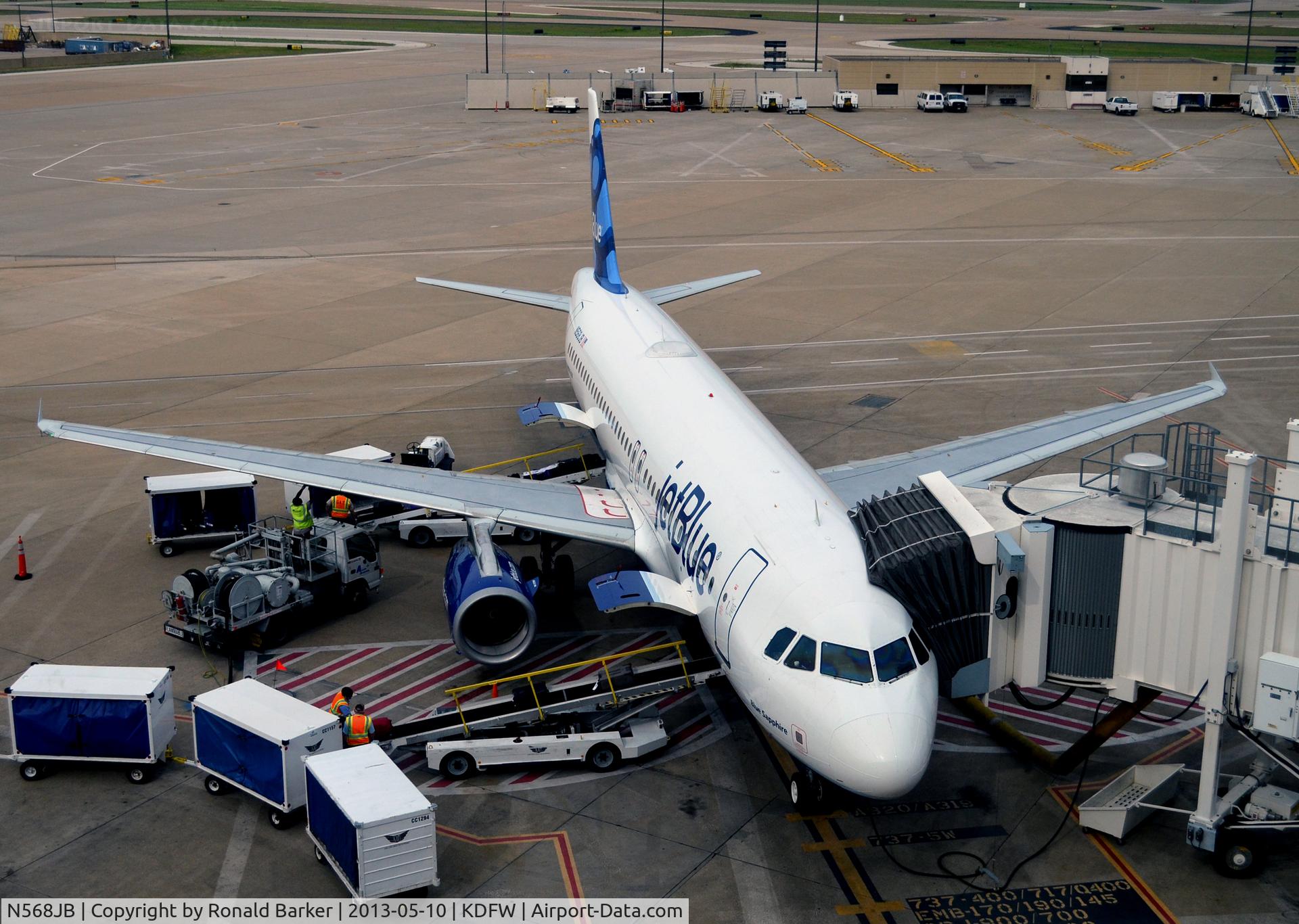 N568JB, 2003 Airbus A320-232 C/N 2063, Gate E10  DFW  Blue Sapphire