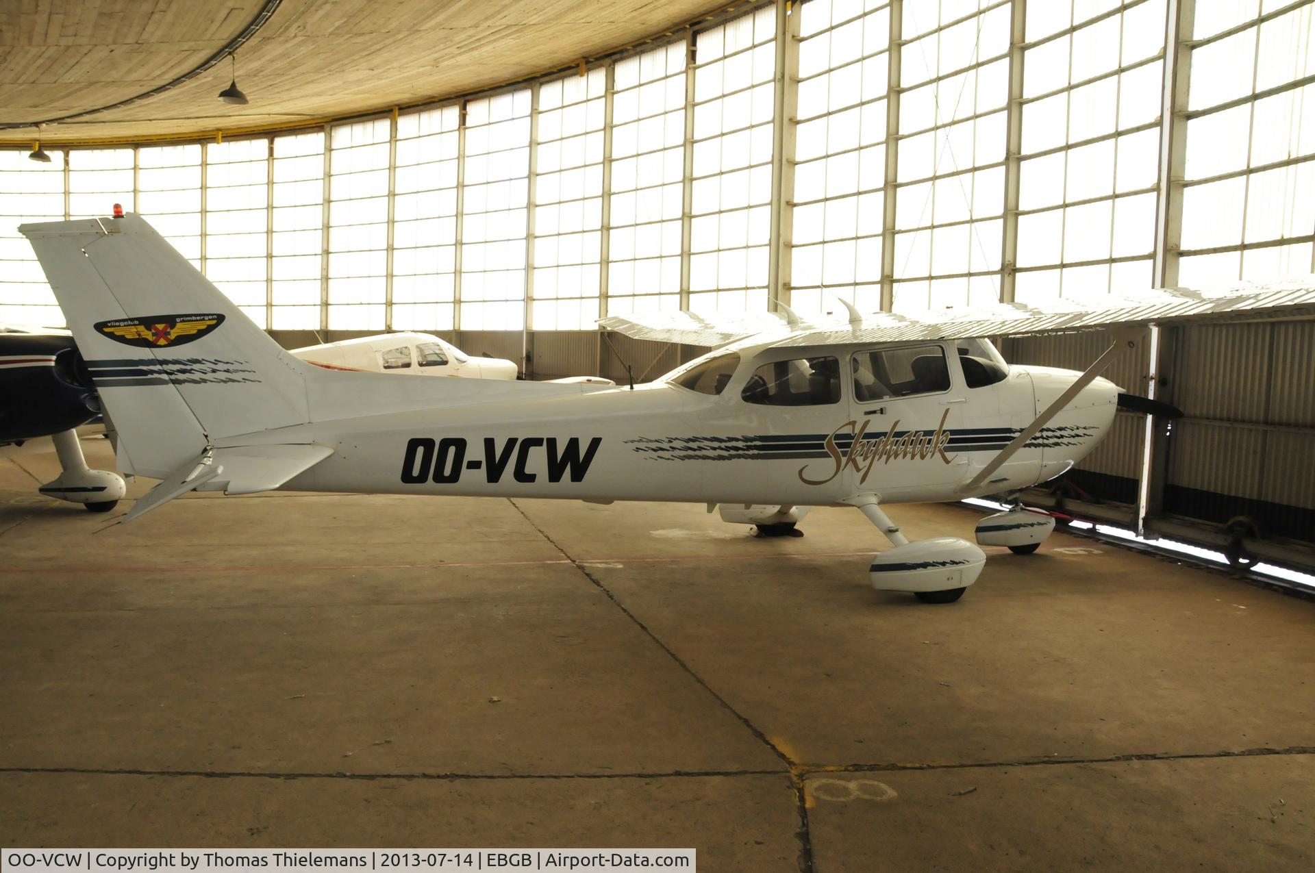 OO-VCW, 1998 Cessna 172R C/N 17280344, parked in the hangar