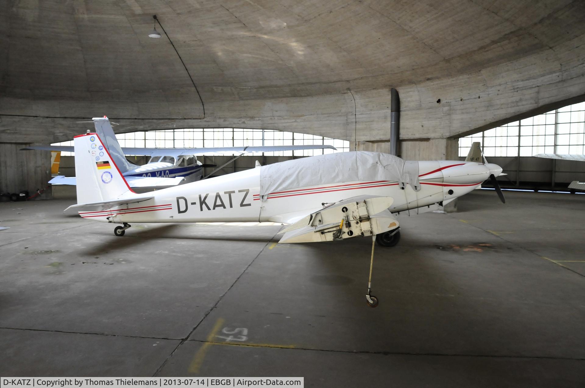 D-KATZ, Sportavia-Putzer RF-5 C/N 5122, parked in the hangar