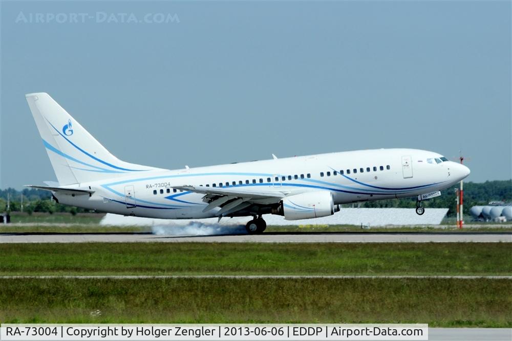 RA-73004, 2000 Boeing 737-76N C/N 28635, Visitors from a big russian natural gas producer are on final on rwy 08R...
