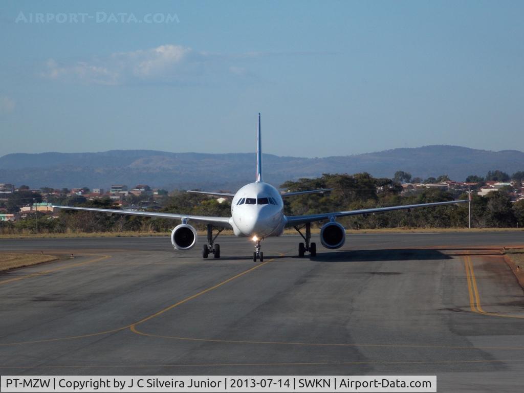 PT-MZW, Airbus A320-232 C/N 1580, A nice shot