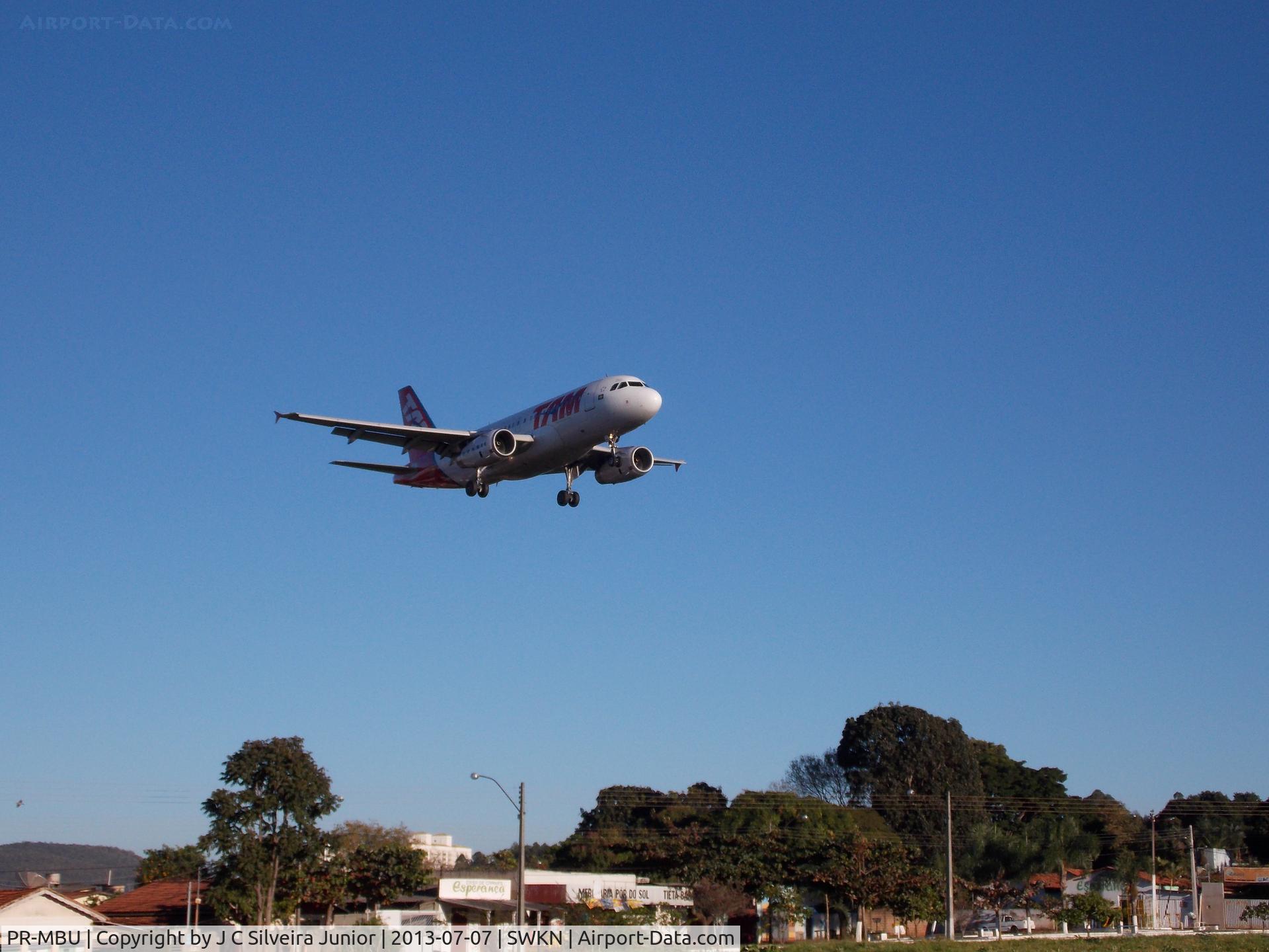 PR-MBU, 2008 Airbus A319-132 C/N 3588, Final RWY 09