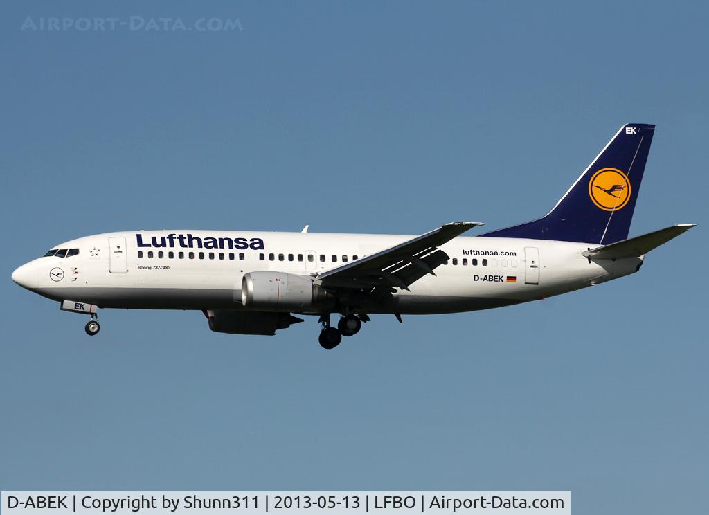 D-ABEK, 1991 Boeing 737-330 C/N 25414, Landing rwy 32L