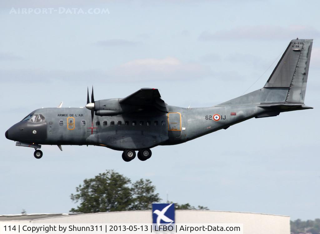 114, Airtech CN-235-200M C/N C114, Landing rwy 32R