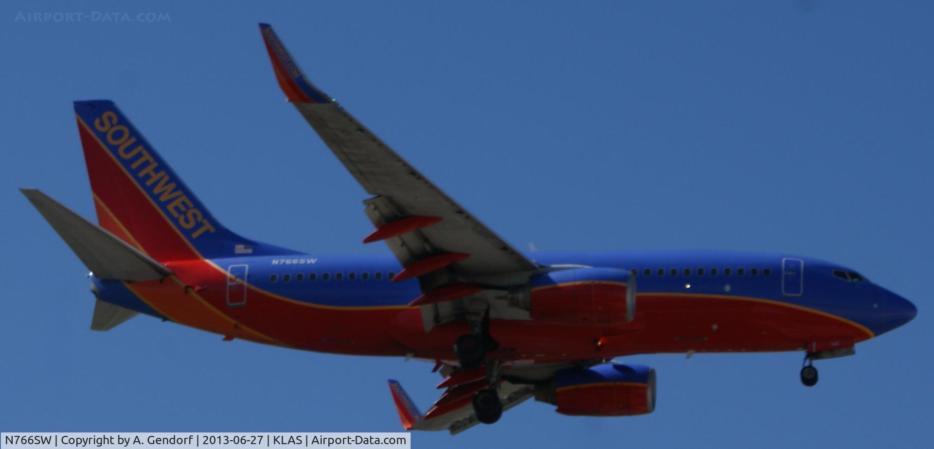 N766SW, 2000 Boeing 737-7H4 C/N 29806, Southwest Airlines, is here on short finals RWY 25L at Las Vegas Int´l(KLAS)