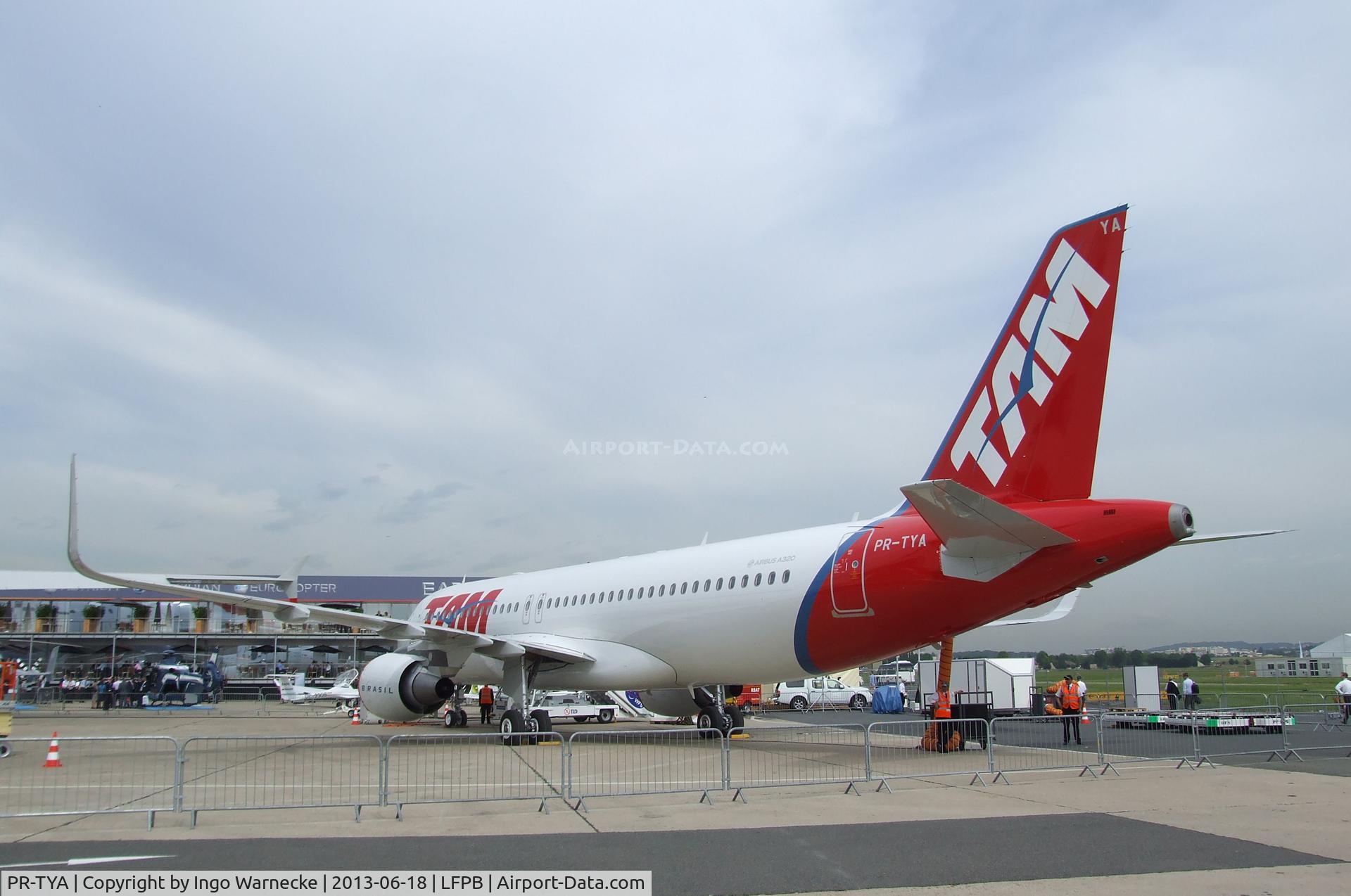 PR-TYA, 2013 Airbus A320-214 C/N 5643, Airbus A320-214 of TAM at the Aerosalon 2013, Paris