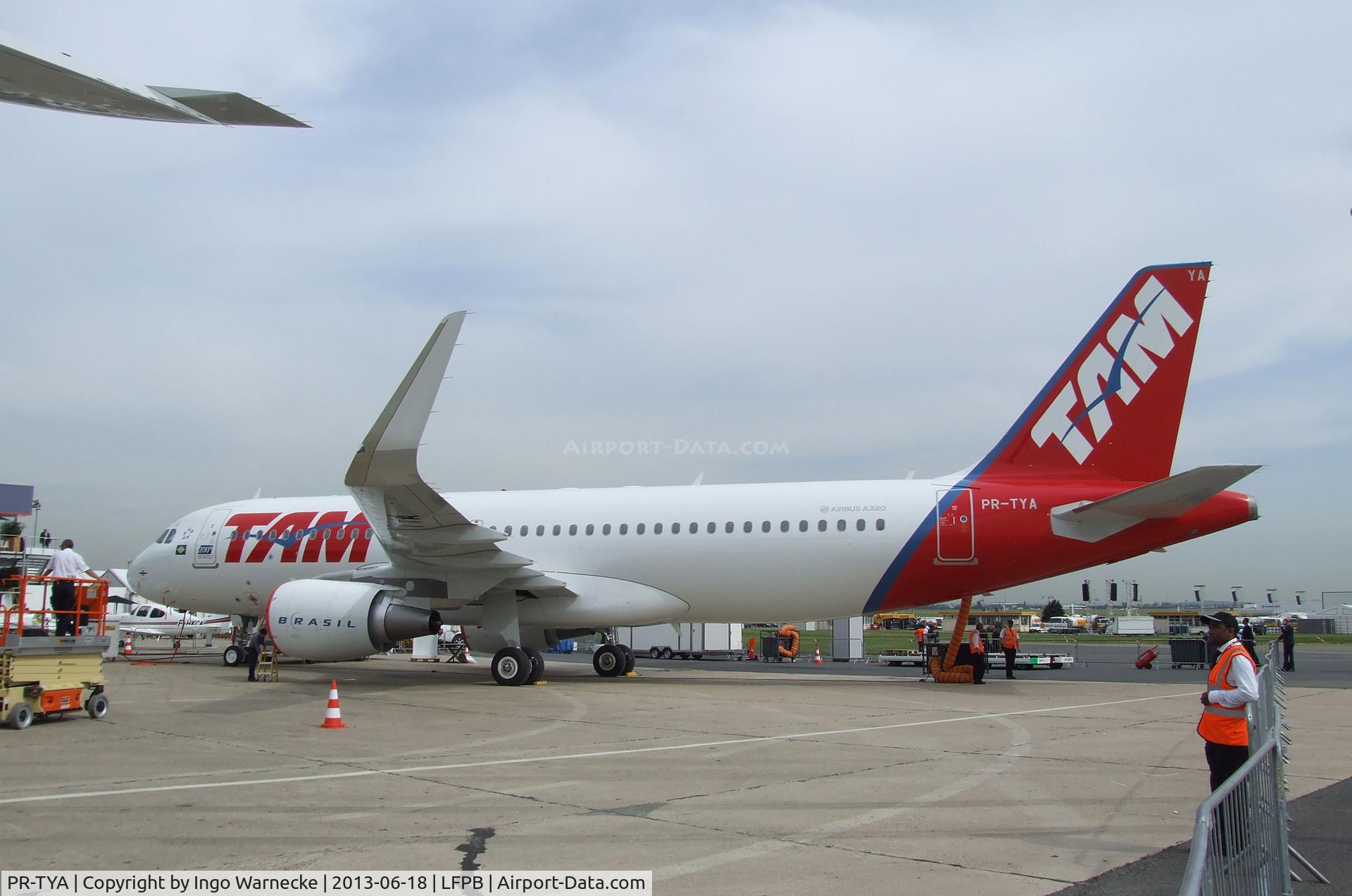 PR-TYA, 2013 Airbus A320-214 C/N 5643, Airbus A320-214 of TAM at the Aerosalon 2013, Paris
