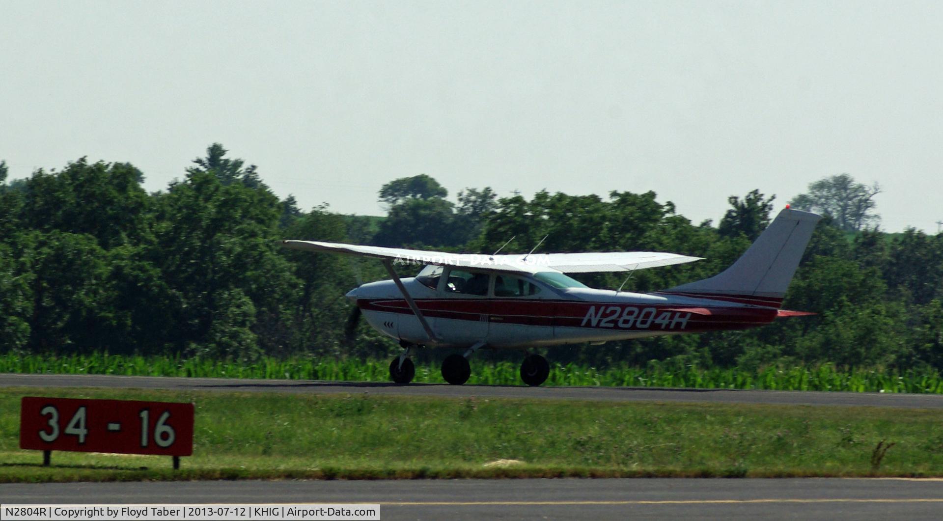 N2804R, 1967 Cessna 182K Skylane C/N 18258404, Nice landing on 16 at KHIG