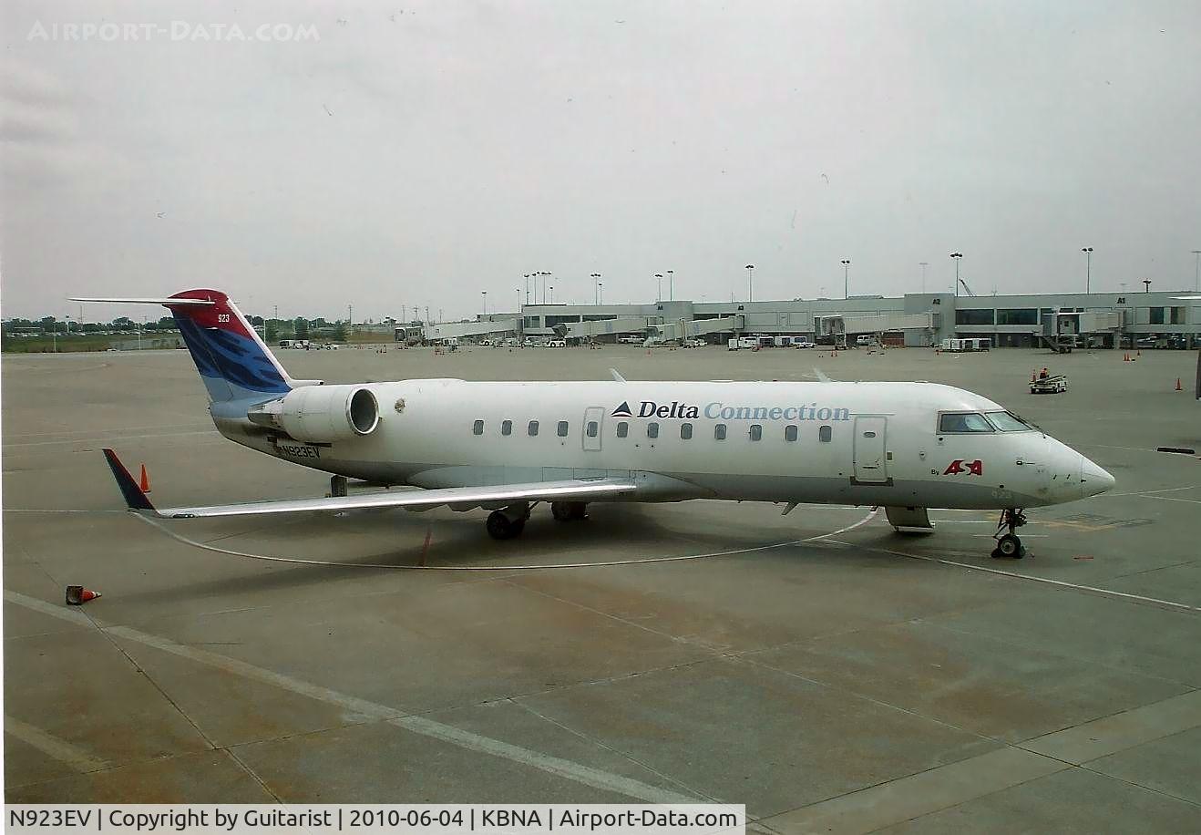 N923EV, 2003 Bombardier CRJ-200ER (CL-600-2B19) C/N 7826, Waiting for my connection to PHL
