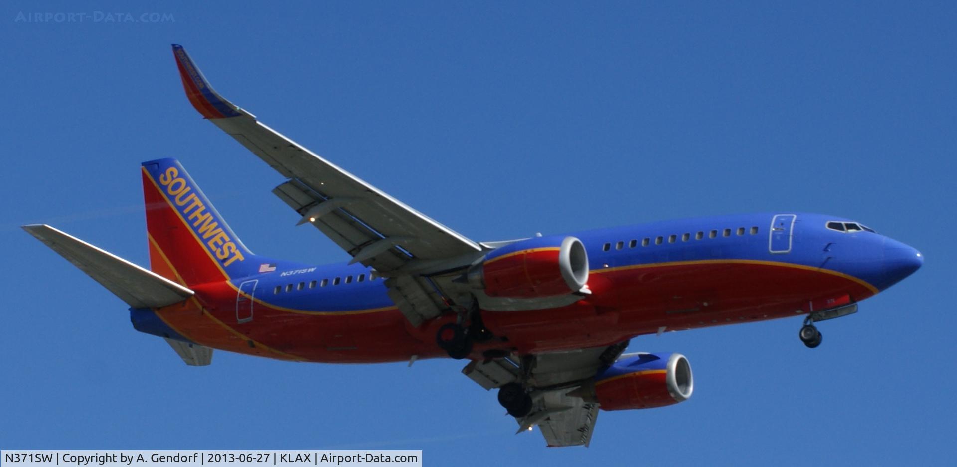 N371SW, 1993 Boeing 737-3H4 C/N 26598, Southwest Airlines, seen here landing at Los Angeles Int´l(KLAX)