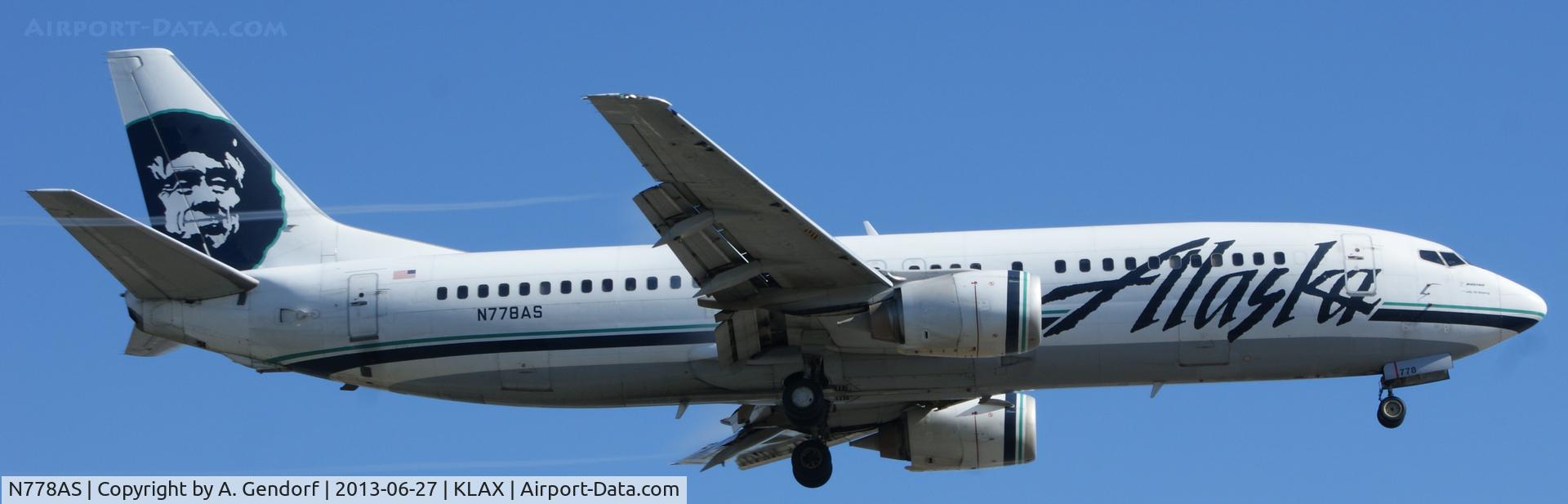 N778AS, 1994 Boeing 737-4Q8 C/N 25110, Alaska Airlines, is arriving at Los Angeles Int´l(KLAX)