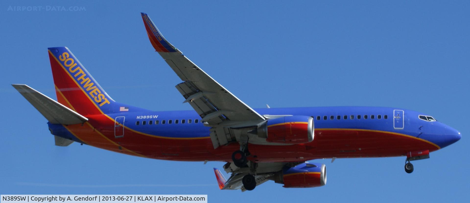 N389SW, 1994 Boeing 737-3H4 C/N 26592, Southwest Airlines, seen here on short finals at Los Angeles Int´l(KLAX)