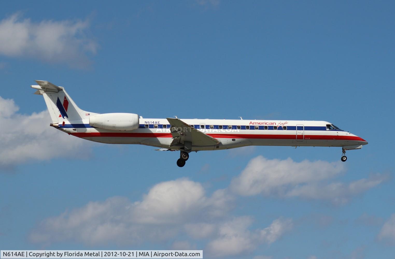 N614AE, 1998 Embraer ERJ-145LR (EMB-145LR) C/N 145086, Eagle E145