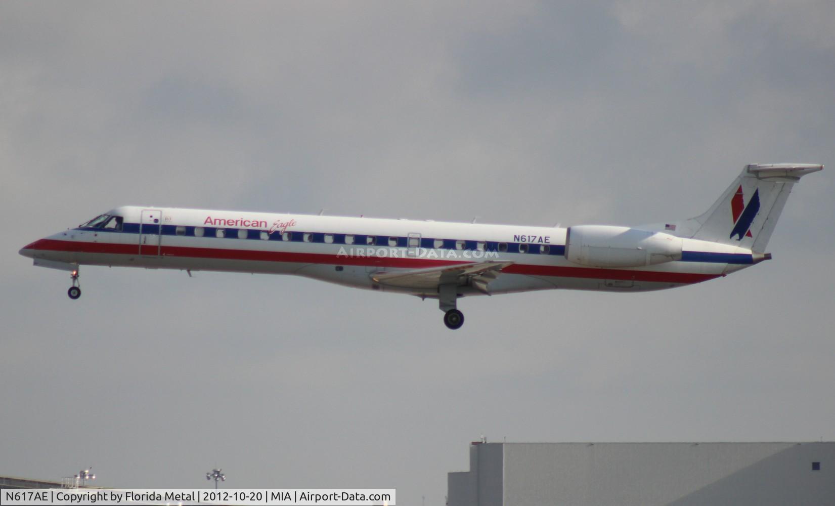 N617AE, 1998 Embraer ERJ-145LR (EMB-145LR) C/N 145093, American Eagle E145