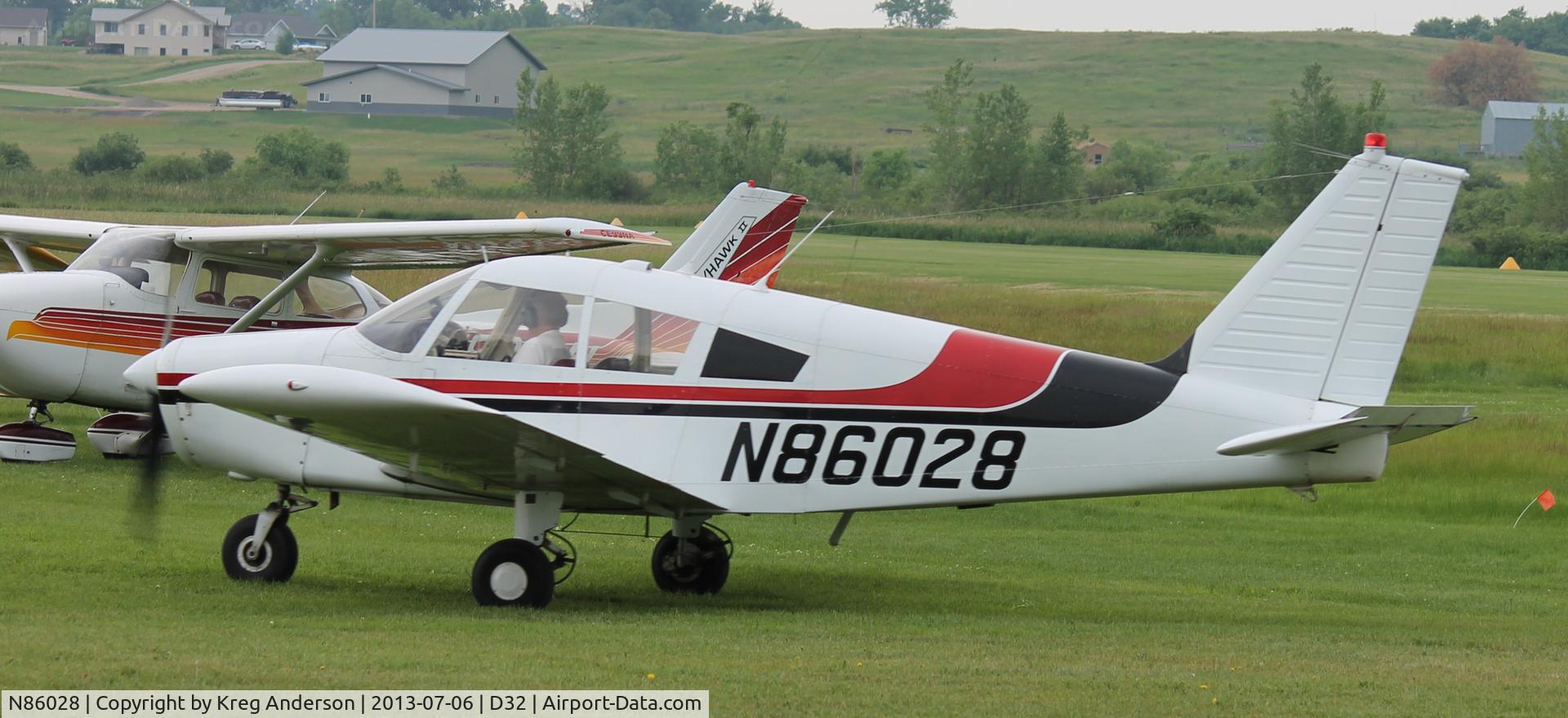 N86028, Piper PA-28-140 Cherokee C/N 28-23644, 2013 Starbuck Fly-in