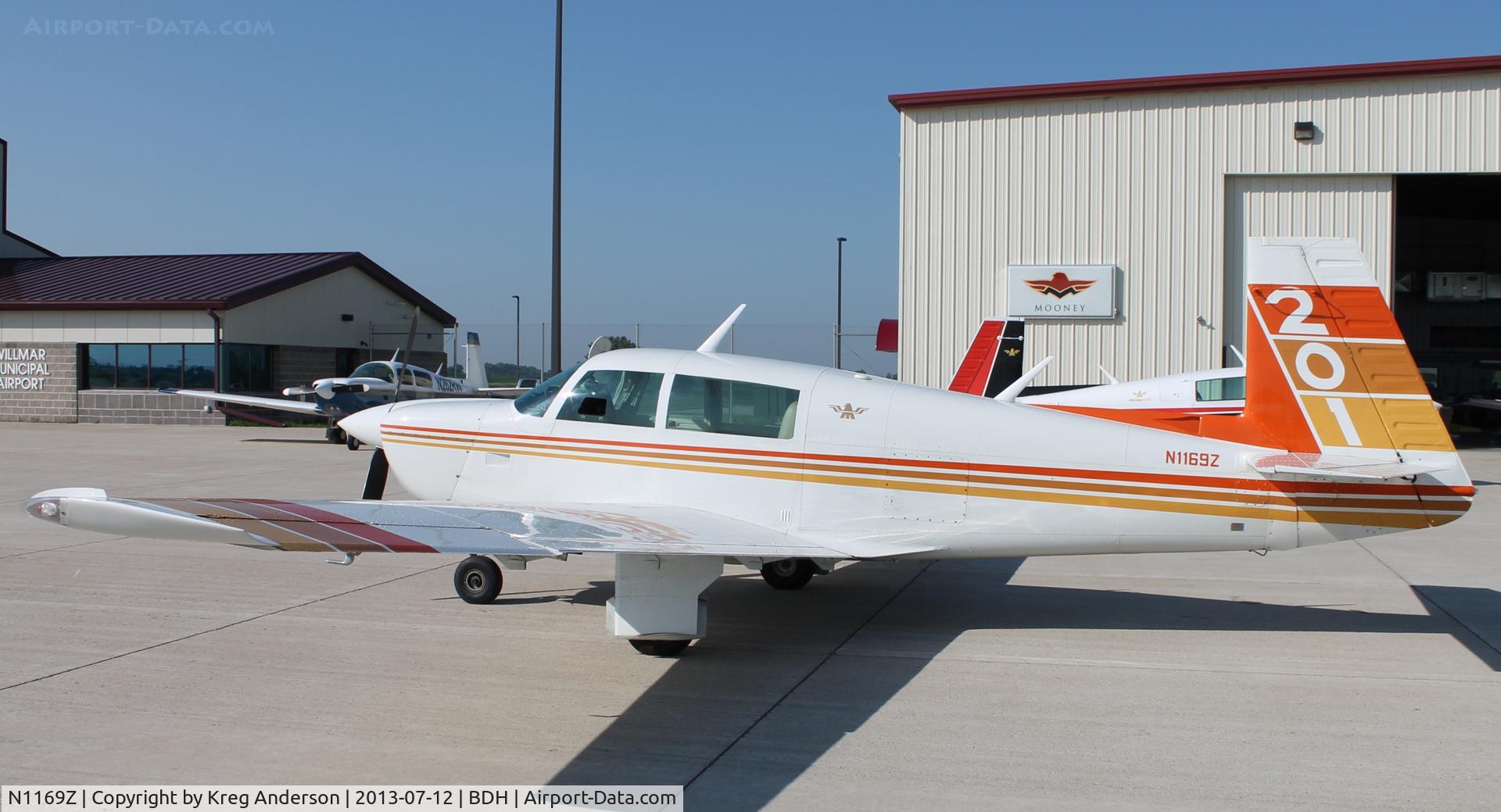 N1169Z, 1982 Mooney M20J 201 C/N 24-1311, Mooney M20J on the ramp in Willmar, MN.