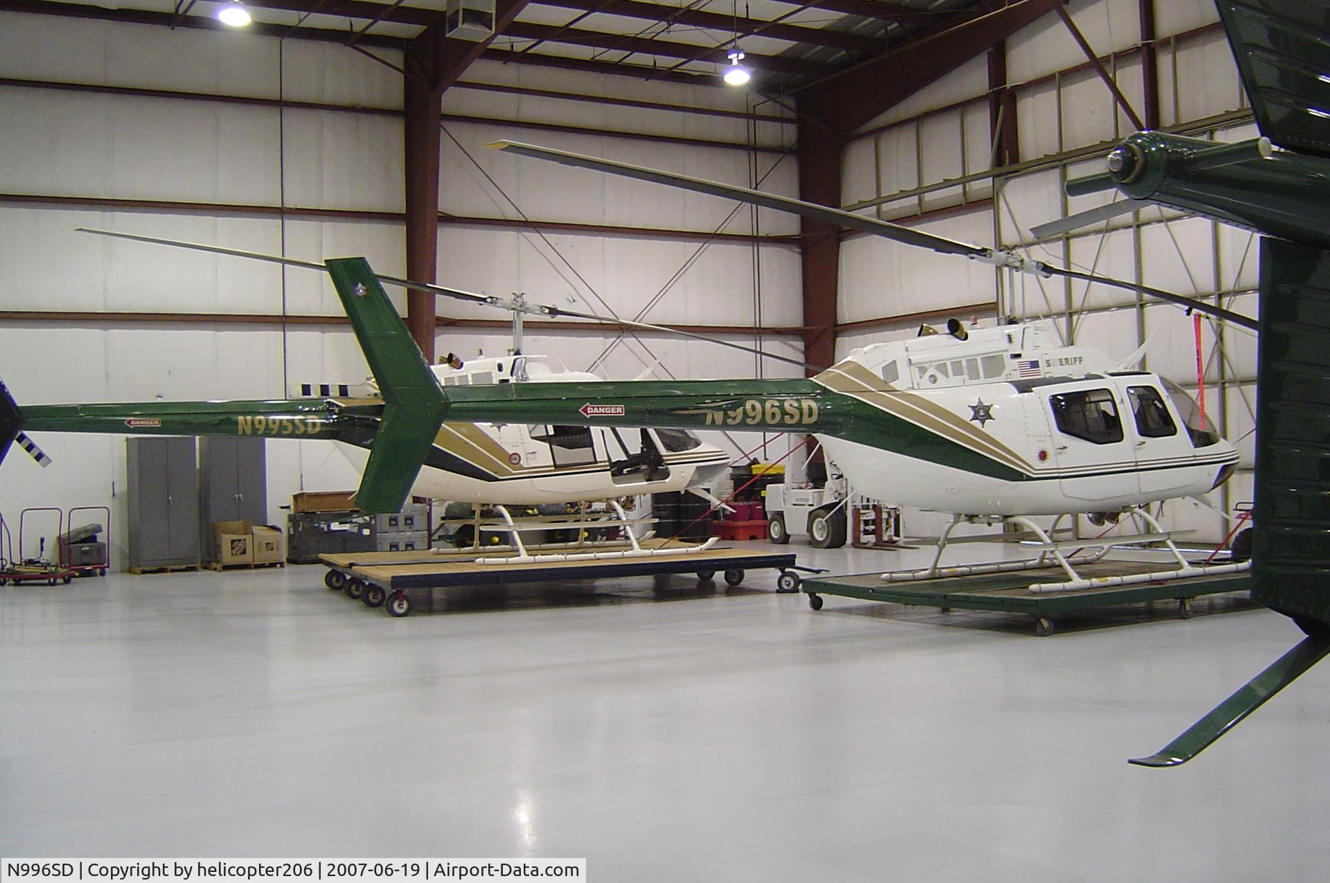 N996SD, Bell OH-58A C/N 69-16168, N996SD Sitting next to N995SD