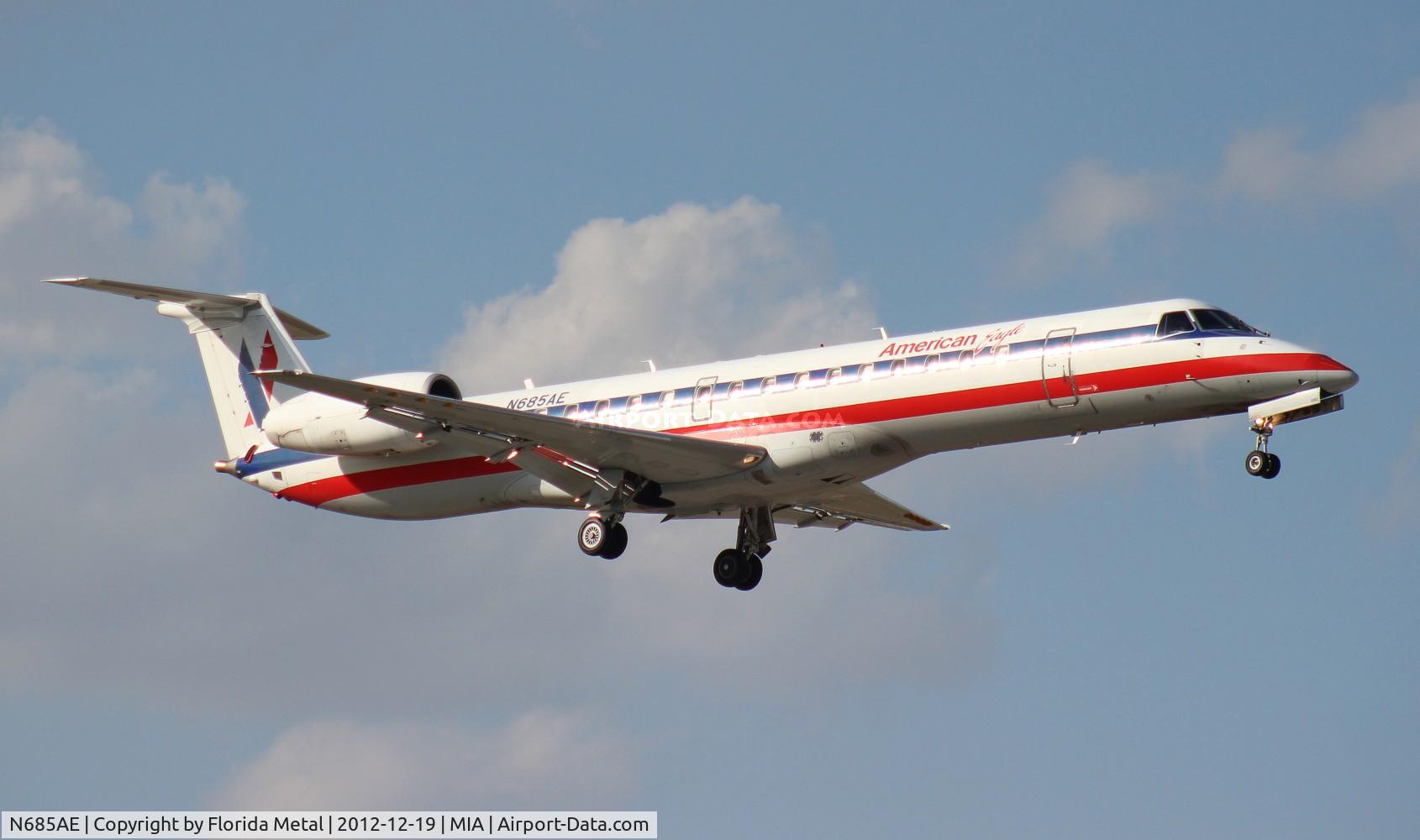 N685AE, 2004 Embraer ERJ-145LR (EMB-145LR) C/N 14500836, American Eagle E145