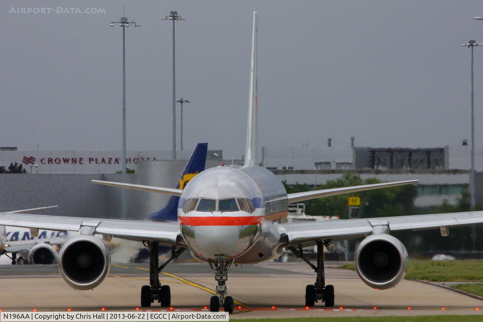 N196AA, 2001 Boeing 757-223 C/N 32390, American Airlines