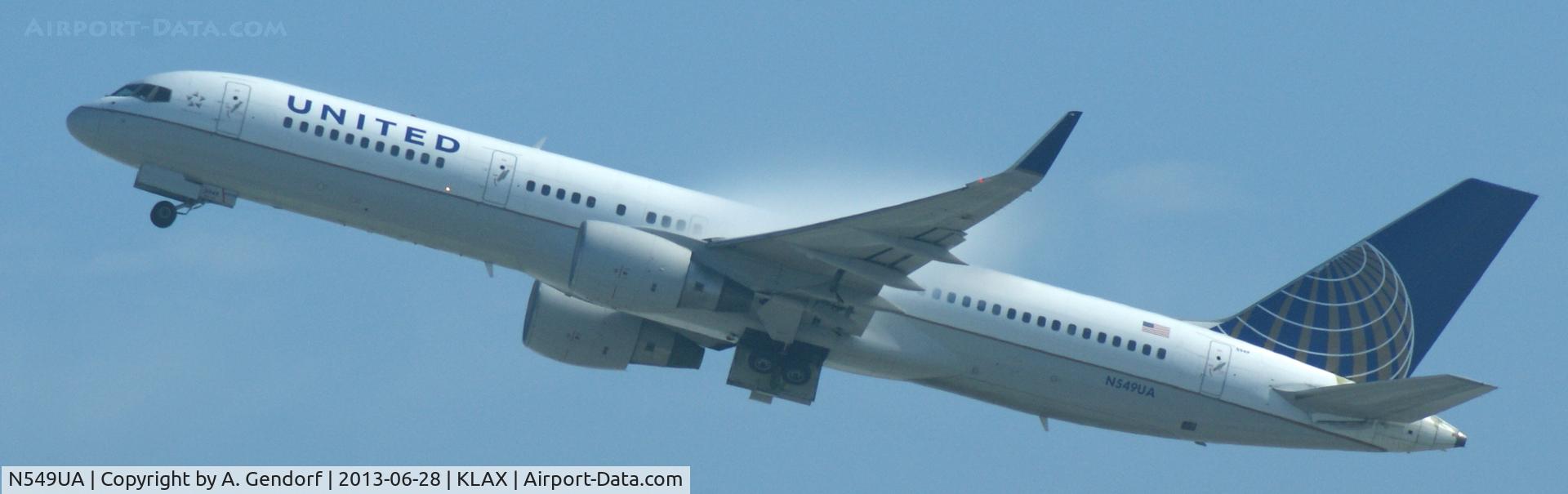 N549UA, 1992 Boeing 757-222 C/N 25397, United, seen here climbing out after Take Off at Los Angeles Int´l(KLAX)