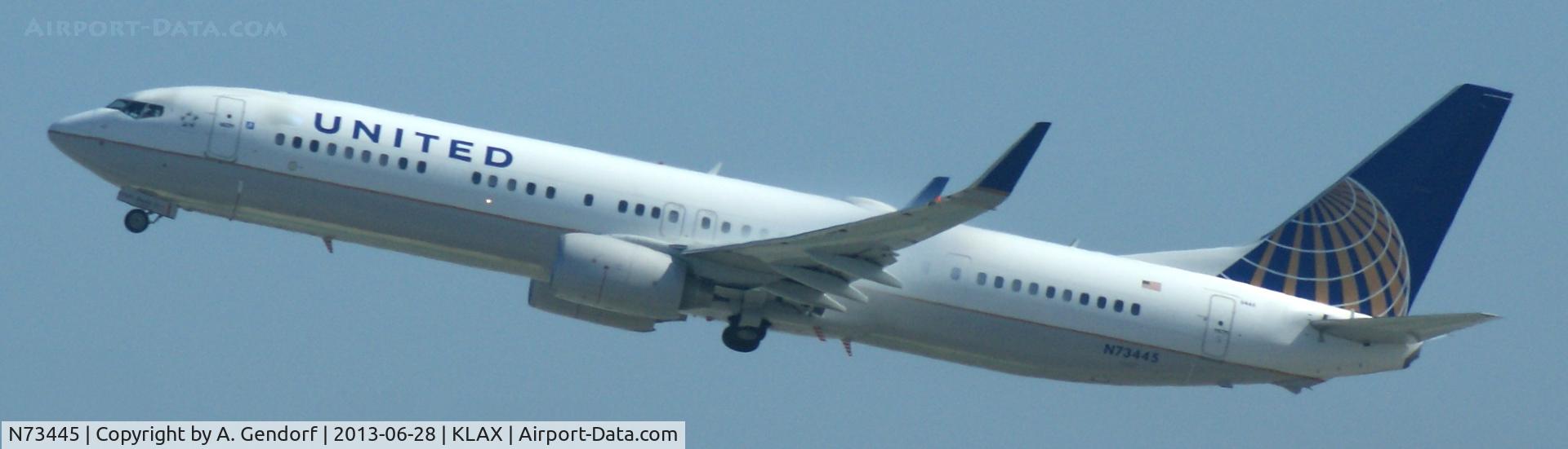 N73445, 2011 Boeing 737-924/ER C/N 40000, United, seen here climbing out at Los Angeles Int´l(KLAX)