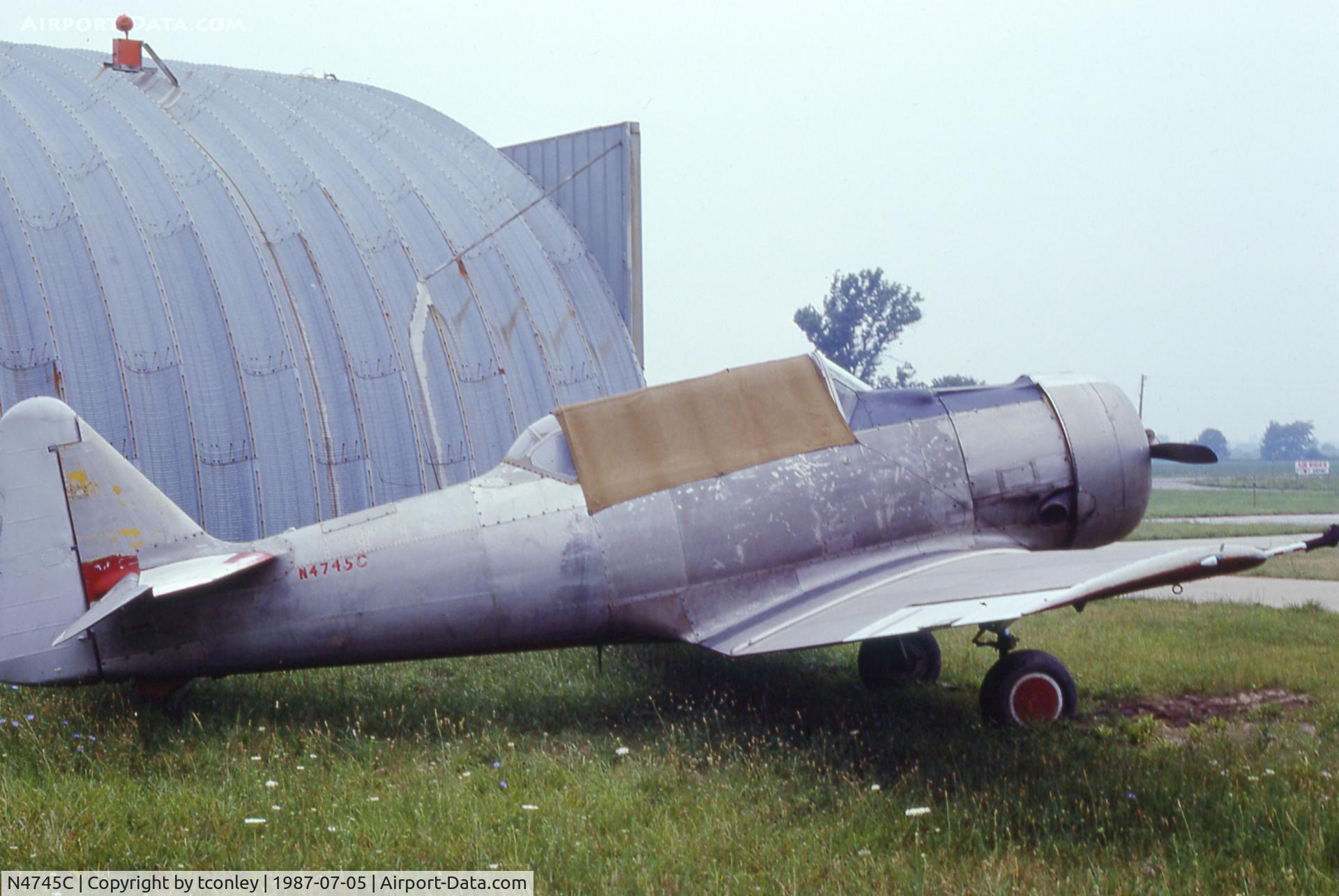 N4745C, 1943 North American SNJ-5 Texan C/N 88-14518, NORTH AMERICAN SNJ-5 N4745C S/N 88-14518 YR MFG 1943 Pic taken @ Fremont OH July 1981