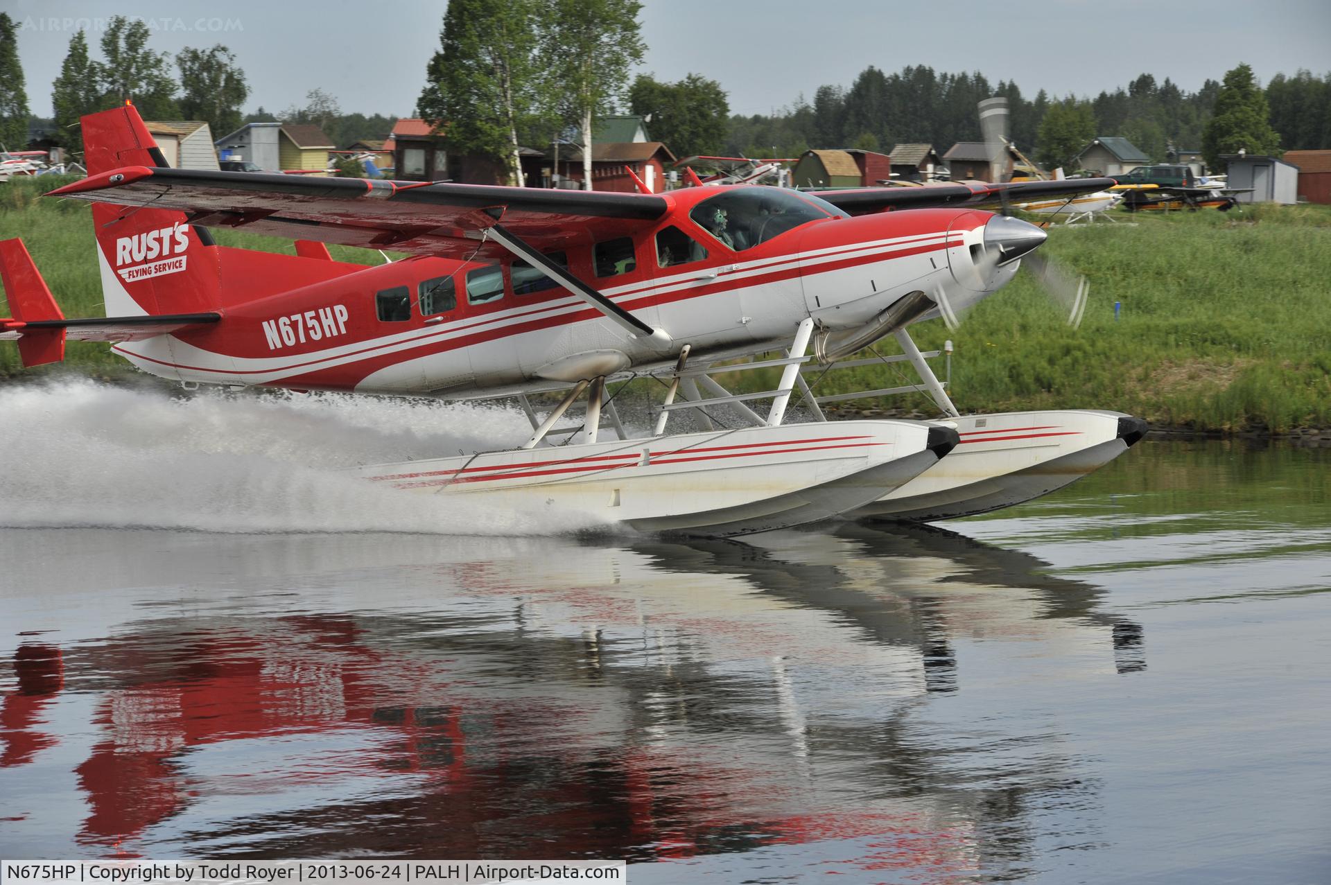N675HP, 1998 Cessna 208 Caravan I C/N 20800289, Taxiing at Lake Hood