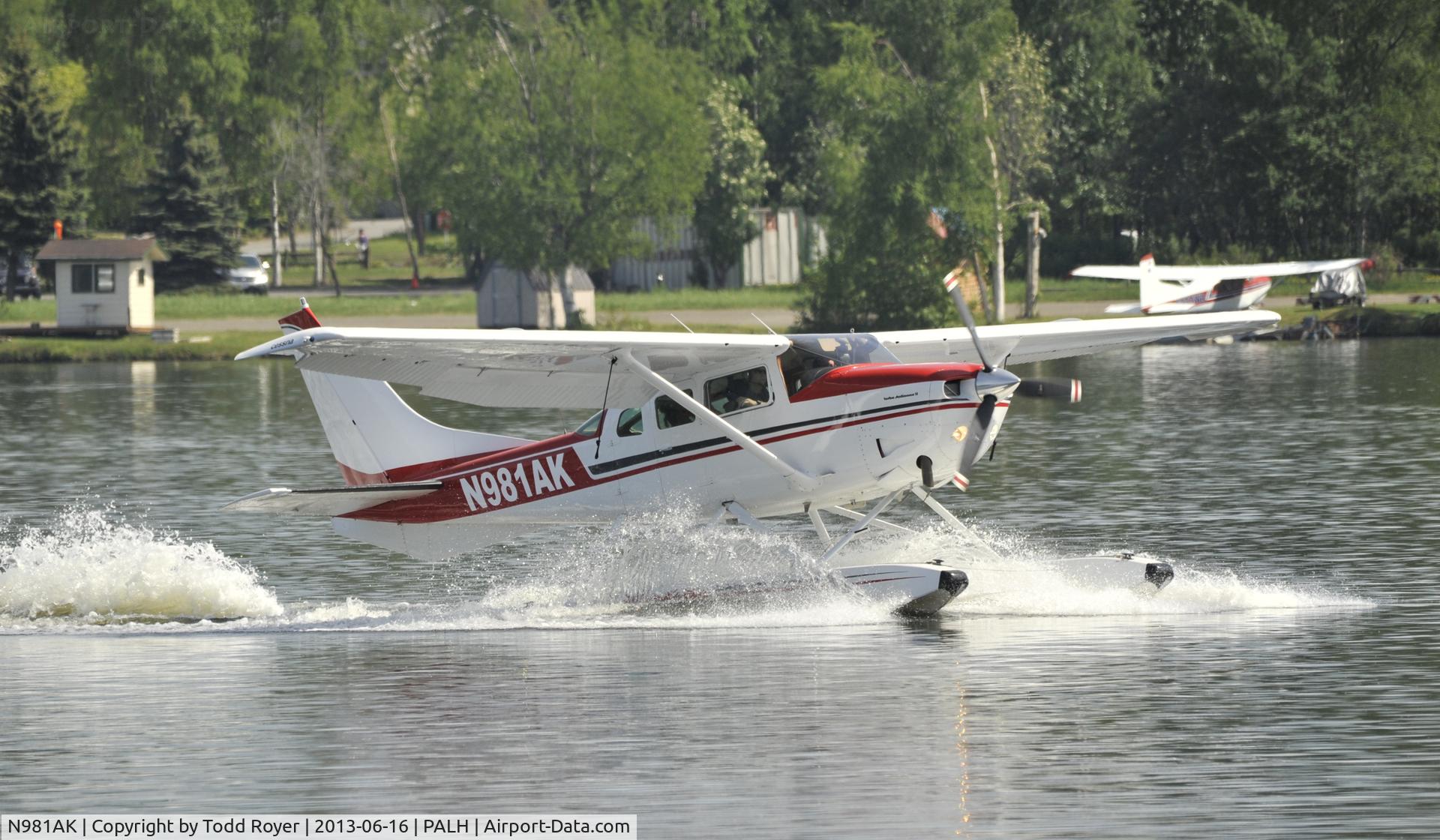 N981AK, 1981 Cessna TU206G Turbo Stationair Turbo Stationair C/N U20606248, Taxiing at Lake Hood