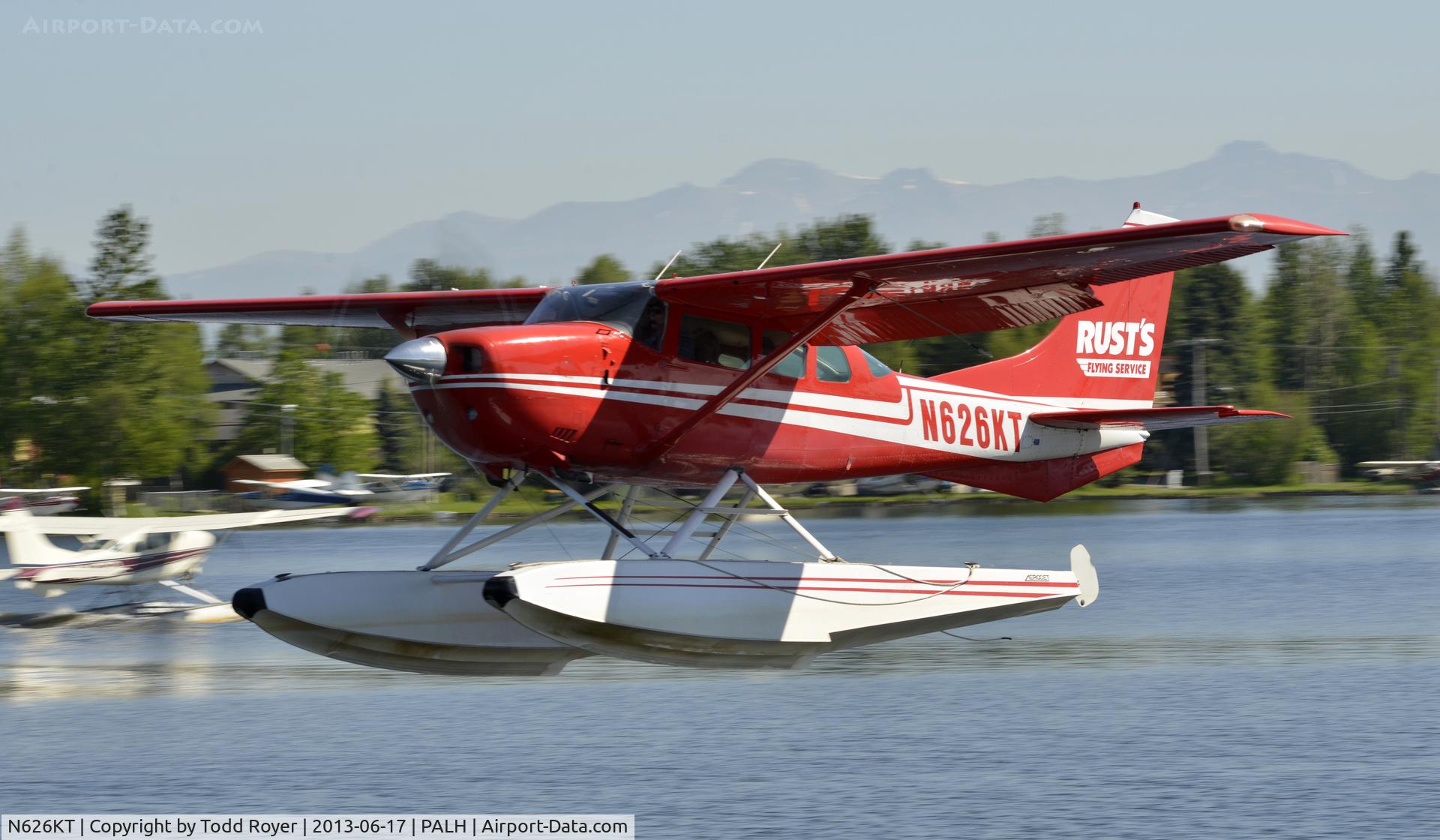 N626KT, Cessna U206G Stationair C/N U20604426, Landing at Lake Hood