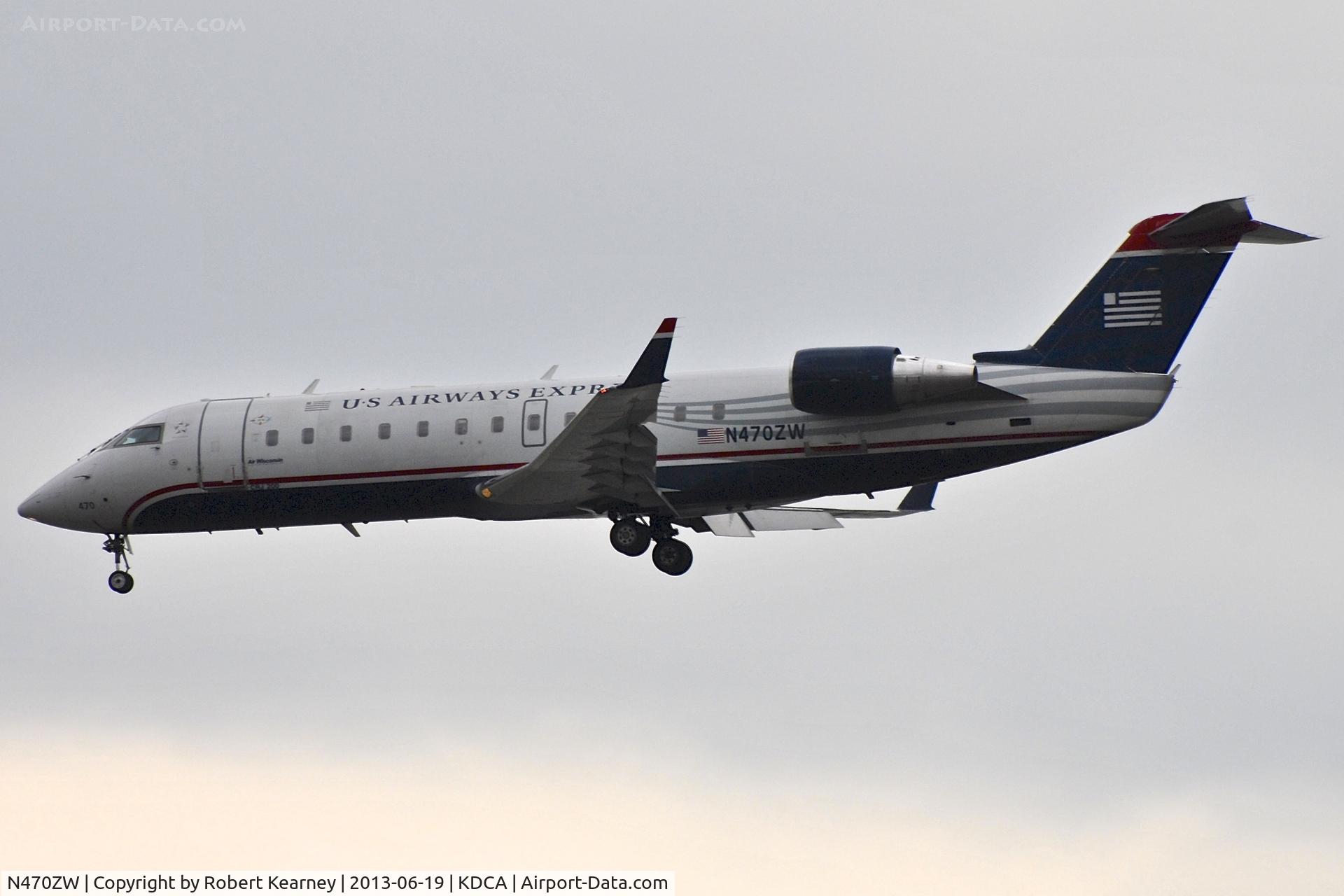 N470ZW, 2004 Bombardier CRJ-200LR (CL-600-2B19) C/N 7927, On short finals for r/w 1
