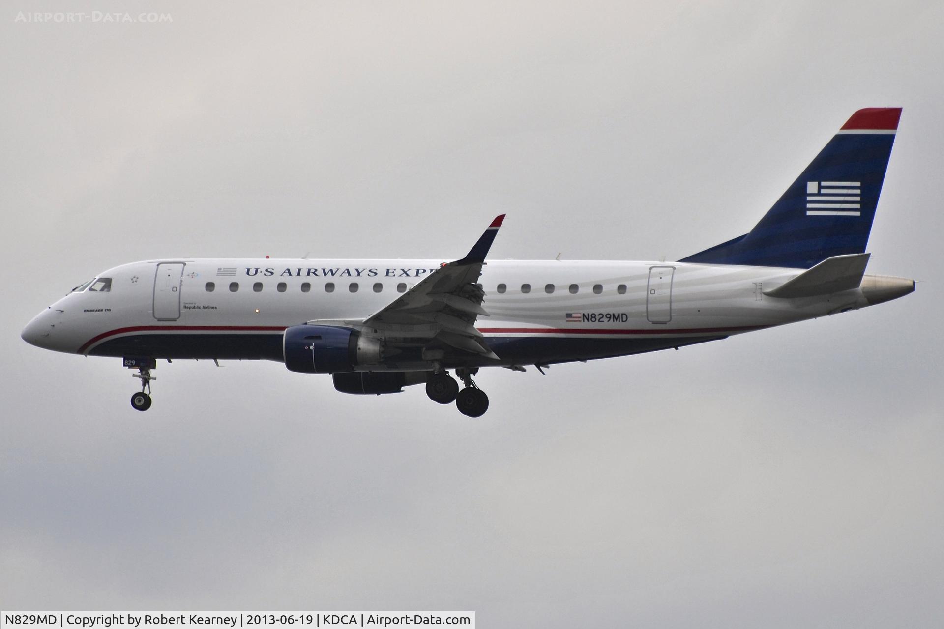 N829MD, 2005 Embraer 170SU (ERJ-170-100SU) C/N 17000049, On short finals for r/w 1