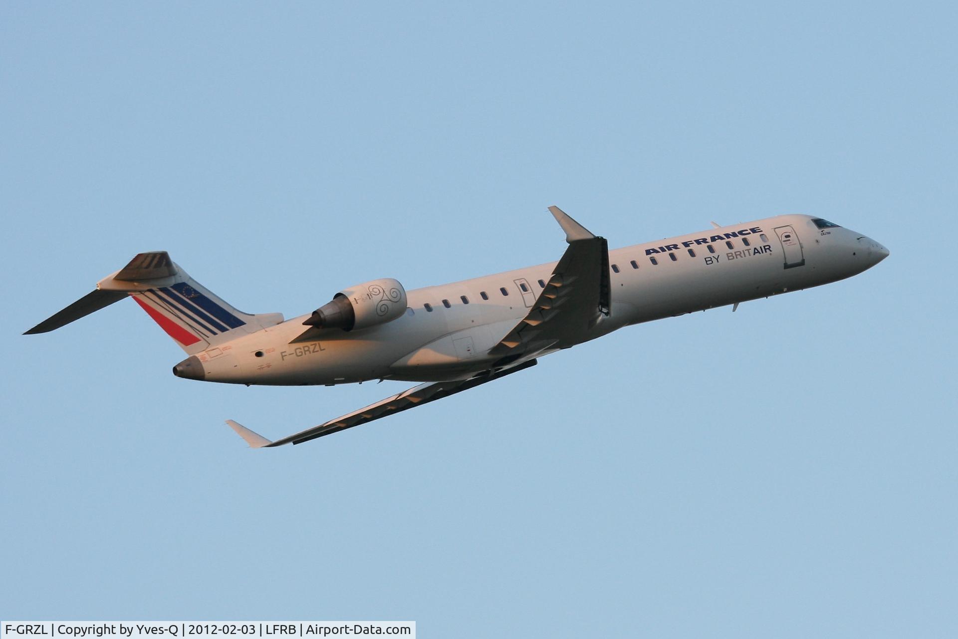 F-GRZL, 2006 Bombardier CRJ-700 (CL-600-2C10) Regional Jet C/N 10245, Bombardier CRJ-700 , Take off rwy 07R, Brest-Bretagne Airport (LFRB-BES)