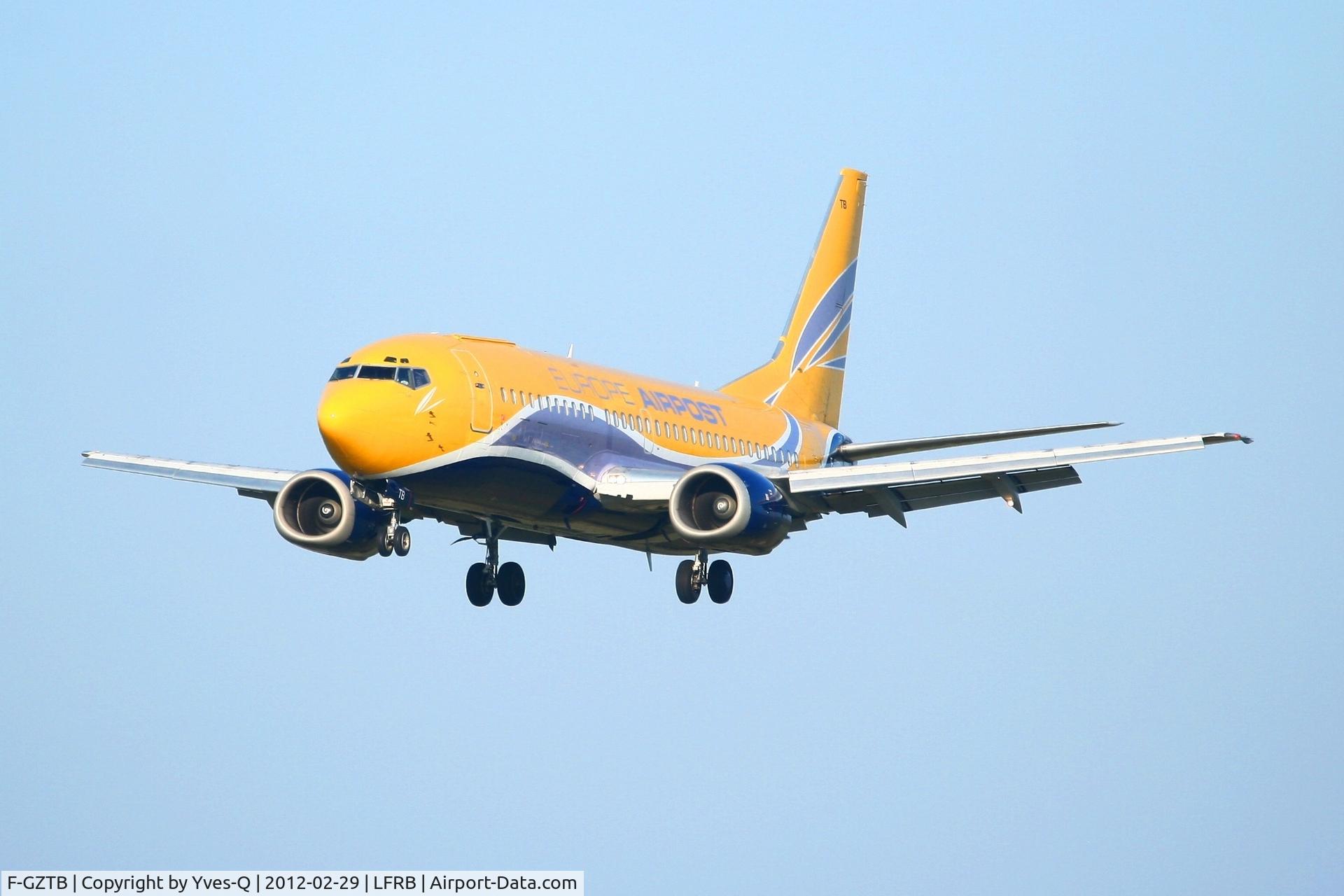F-GZTB, 1999 Boeing 737-33V C/N 29336, Boeing 737-33V, Short approach rwy 25L, Brest-Bretagne Airport (LFRB-BES)