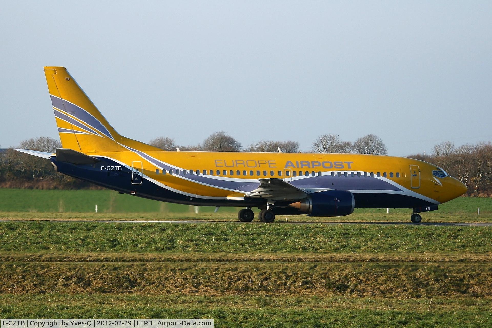 F-GZTB, 1999 Boeing 737-33V C/N 29336, Boeing 737-33V, Taxiing to holding point rwy 25L, Brest-Bretagne Airport (LFRB-BES)