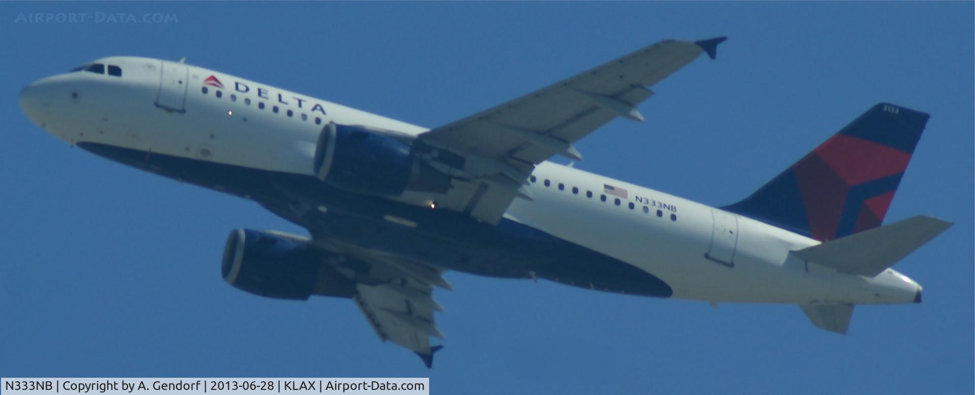 N333NB, 2001 Airbus A319-114 C/N 1582, Delta, seen here climbing out at Los Angeles Int´l(KLAX)