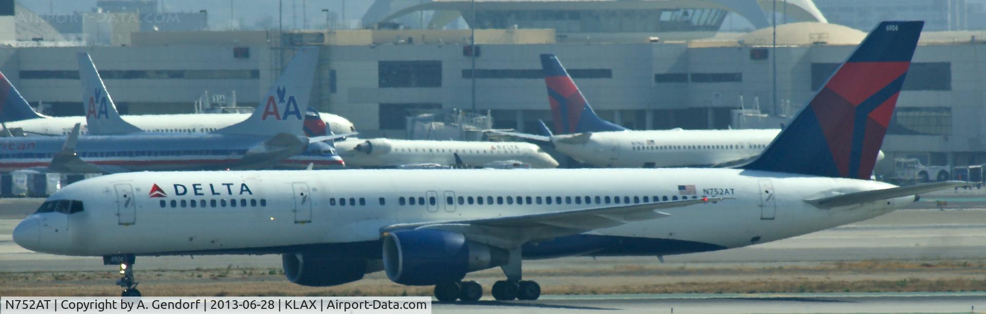 N752AT, 1984 Boeing 757-212 C/N 23128, Delta, seen here on the taxiway after landing at Los Angeles Int´l(KLAX)