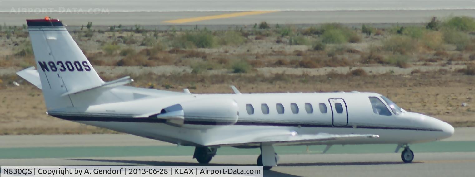 N830QS, 2008 Cessna 560 C/N 560-0784, Privat (untitled), seen here taxiing to the GAT at Los Angeles Int´l(KLAX)