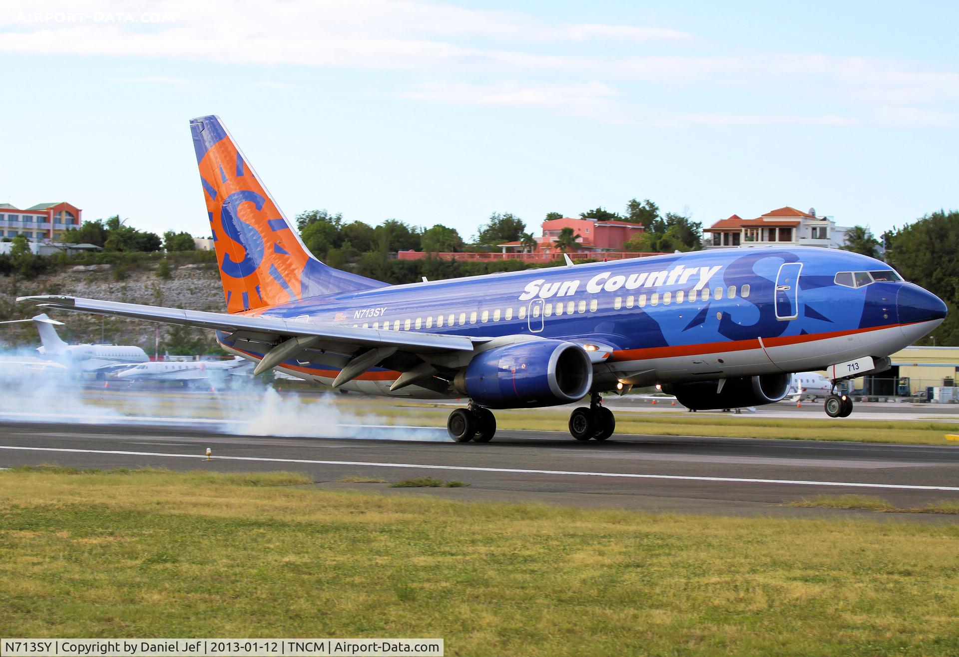 N713SY, 2000 Boeing 737-7Q8 C/N 30635, N713SY