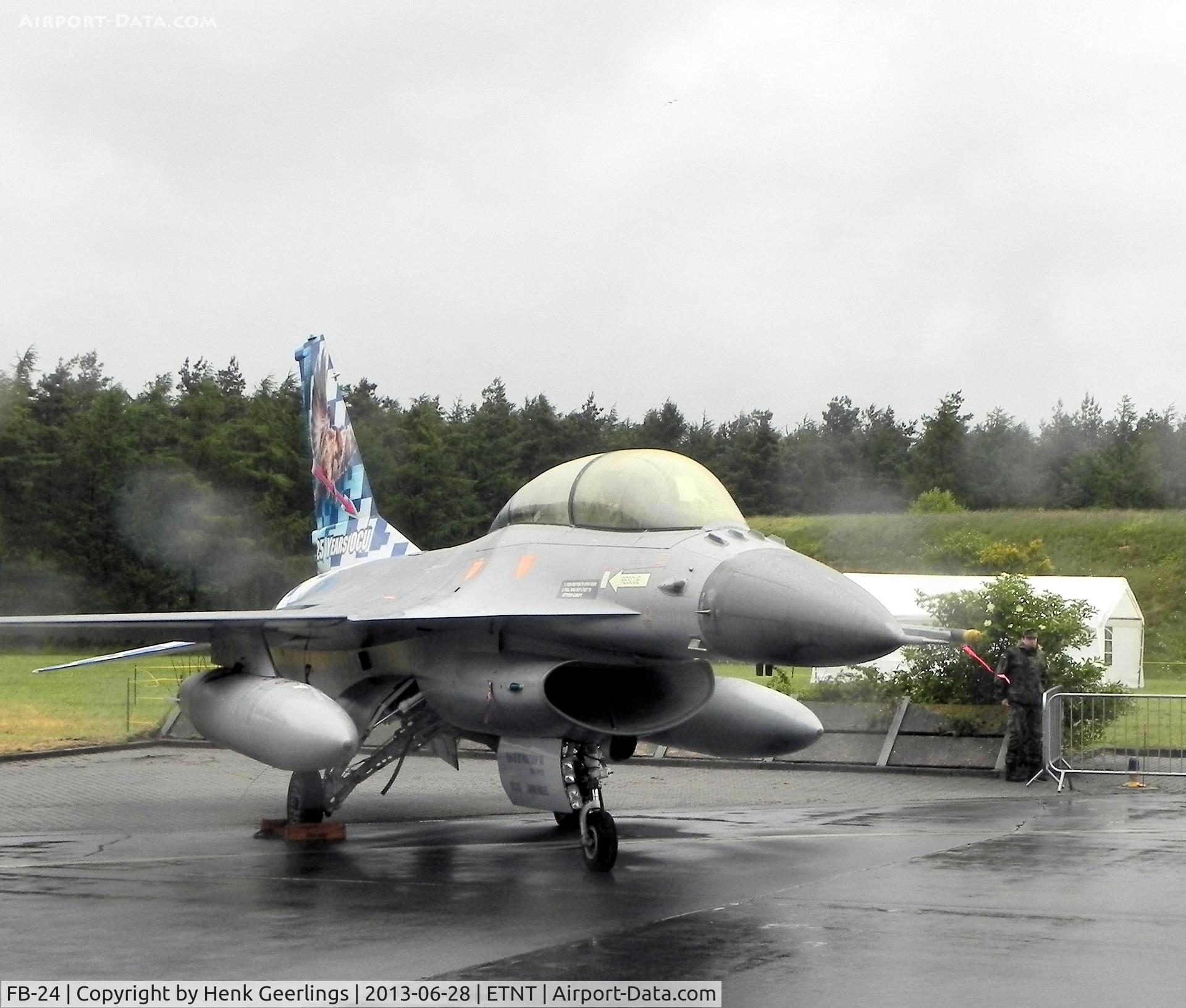 FB-24, General Dynamics F-16BM Fighting Falcon C/N 6J-24, Phantom - Farewell , Openday at Wittmund AFB, Germany 

Spcl Tail cs