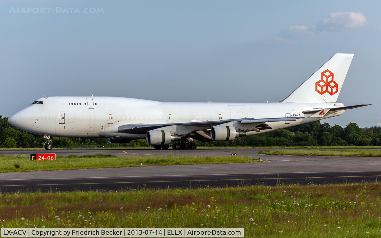 LX-ACV, 1989 Boeing 747-4B5/BCF C/N 24200, decelerating after touchdown
