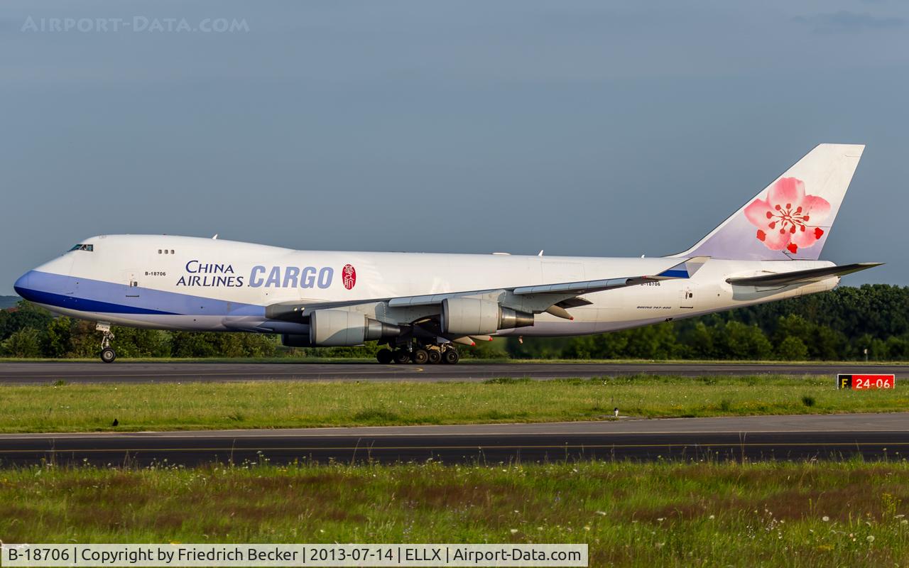B-18706, 2001 Boeing 747-409F/SCD C/N 30763, departure via RW06