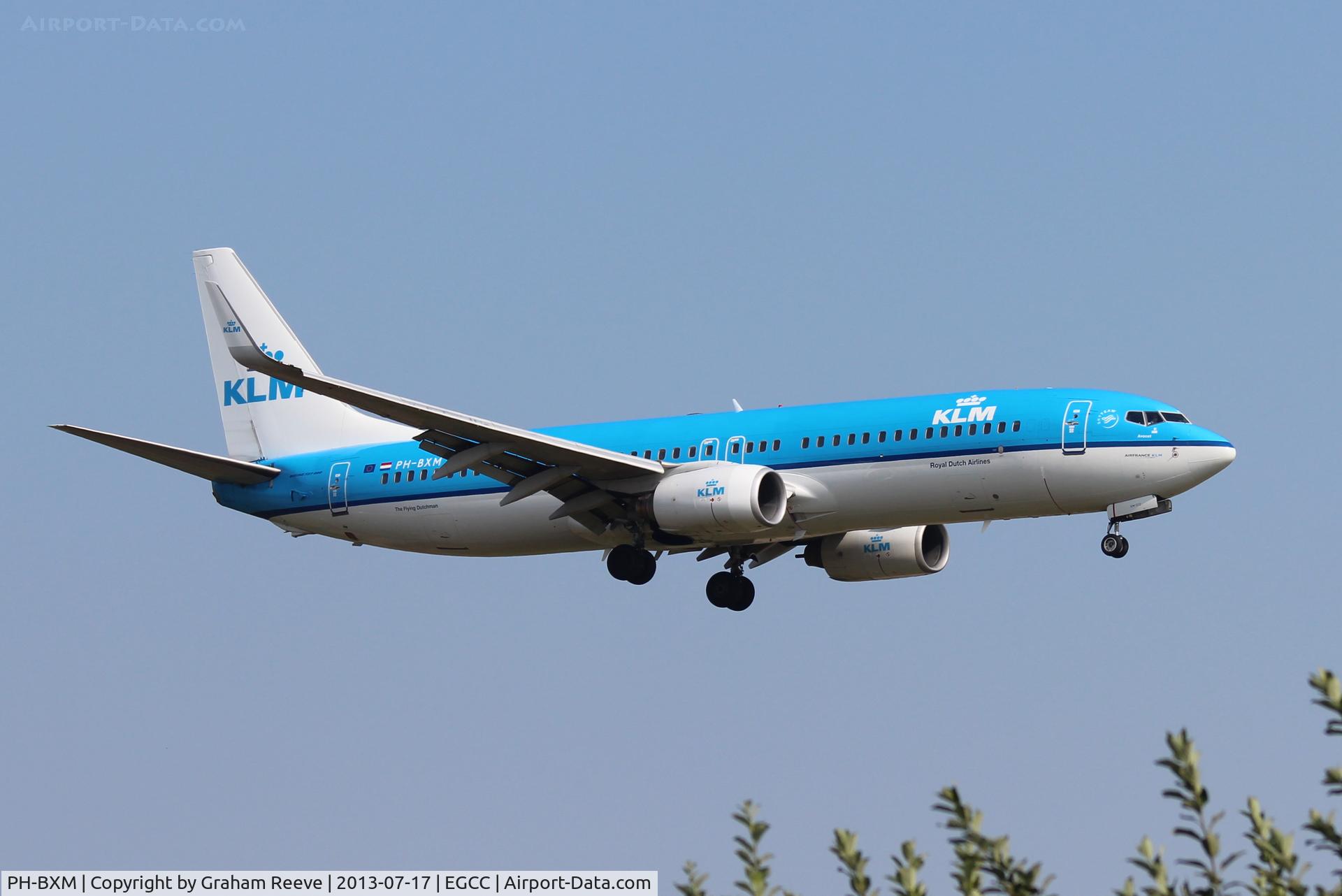 PH-BXM, 2000 Boeing 737-8K2 C/N 30355, About to land at Manchester.