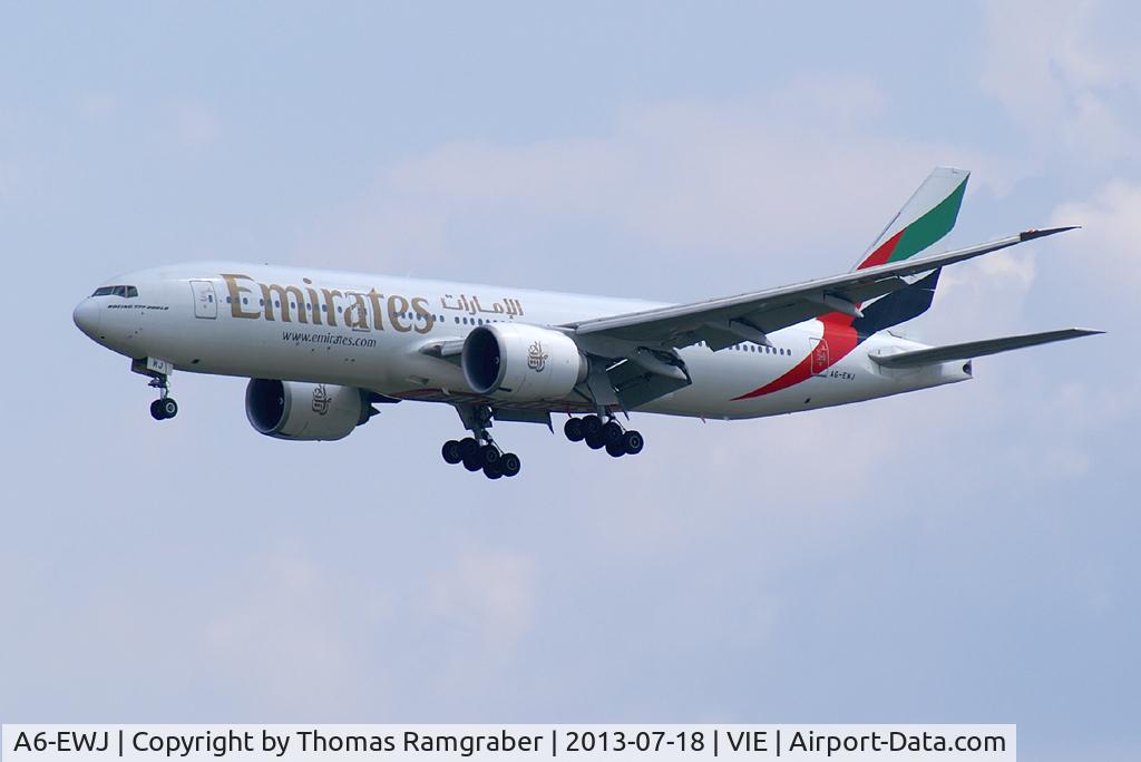 A6-EWJ, 2009 Boeing 777-21H/LR C/N 35590, Emirates Boeing 777-200