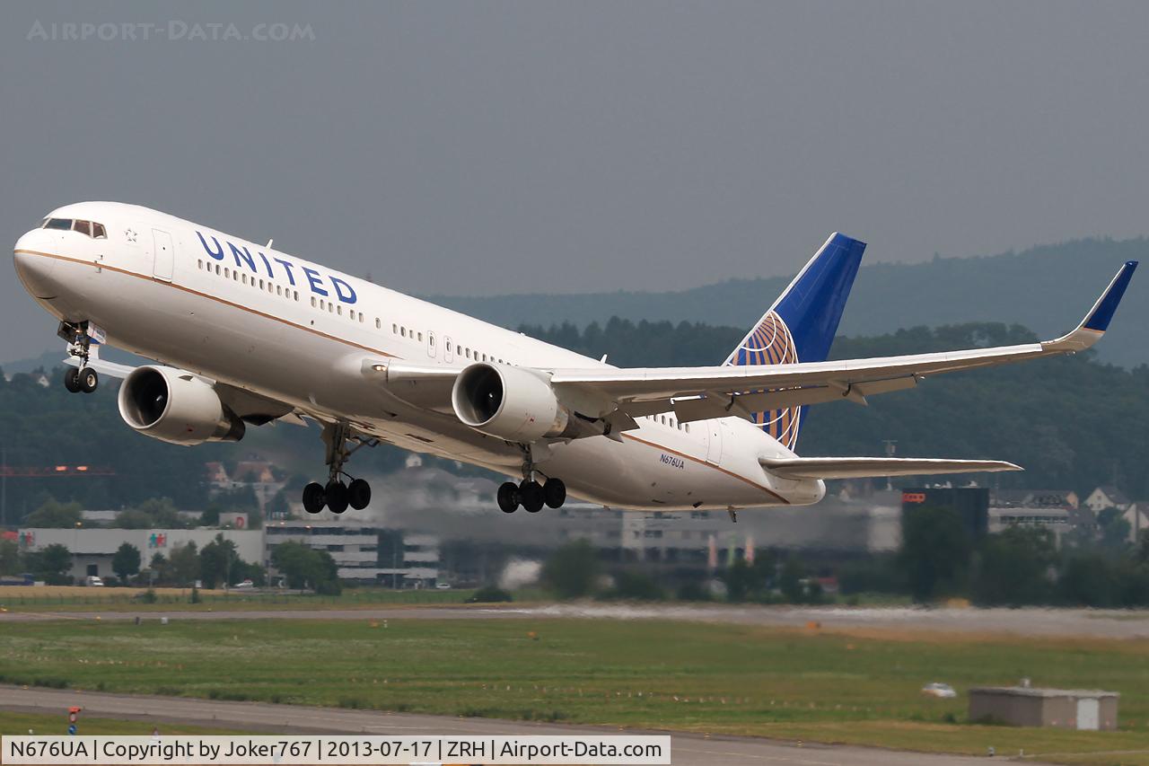 N676UA, 2001 Boeing 767-322 C/N 30028, United Airlines