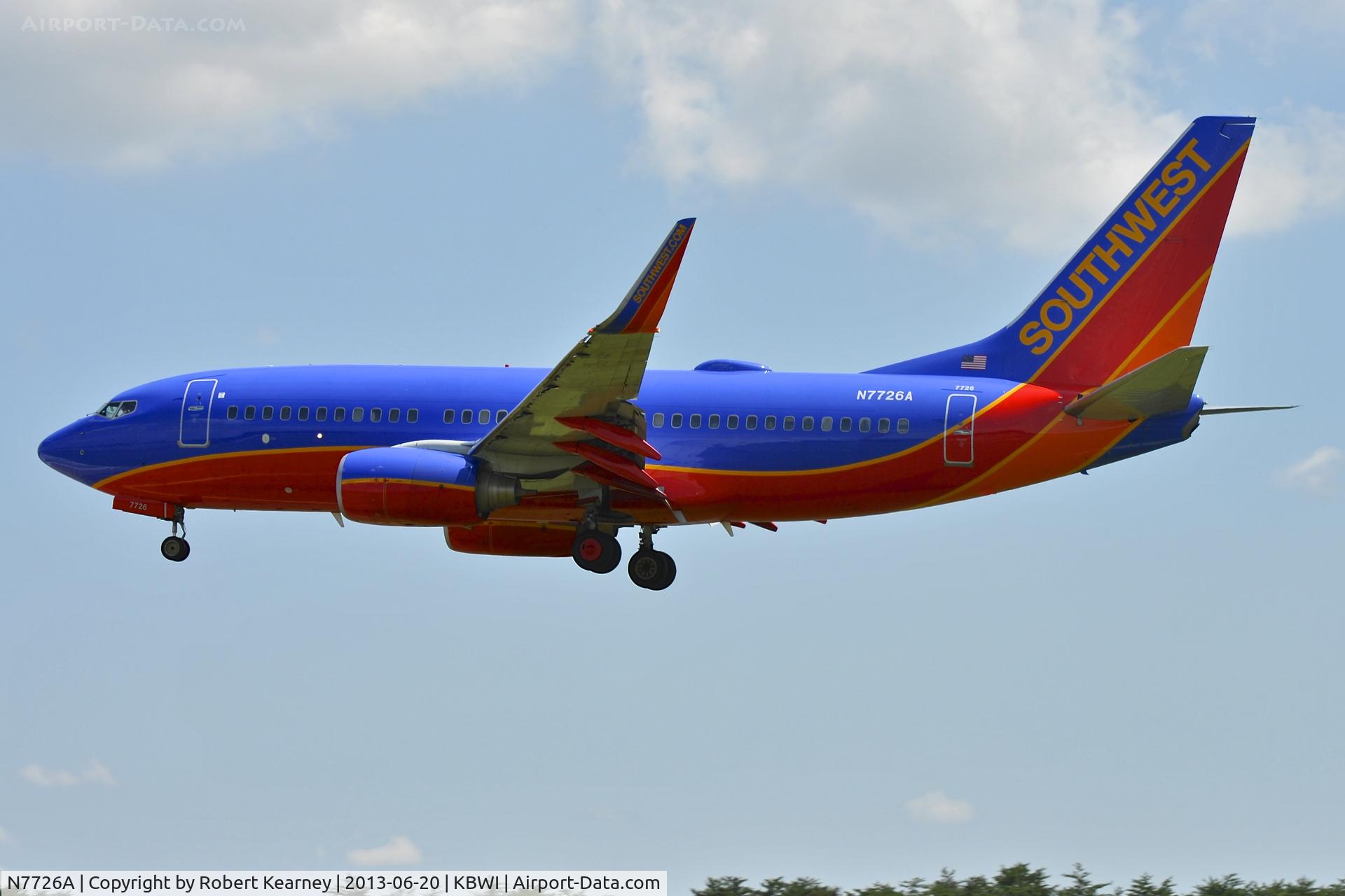 N7726A, 2006 Boeing 737-7BD C/N 33924, On short finals for r/w 33L