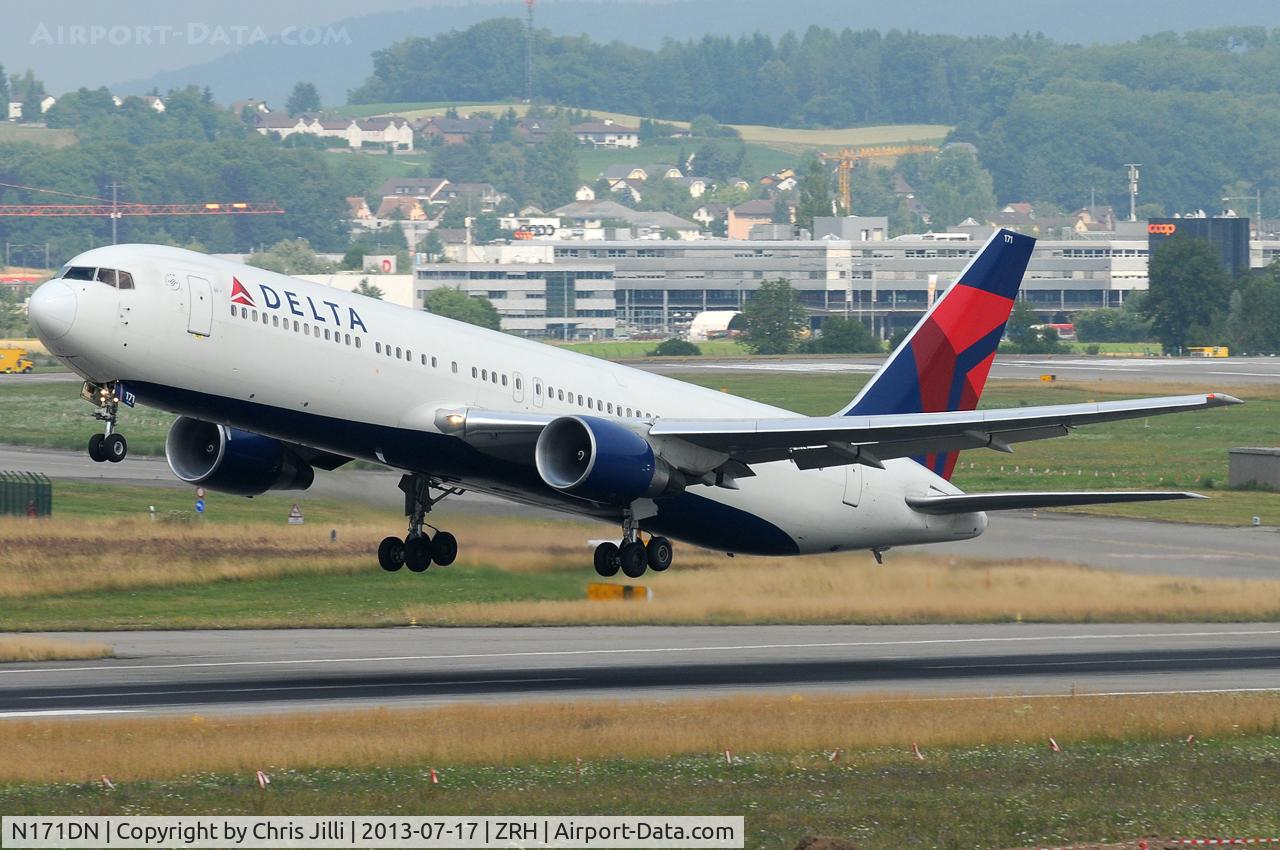 N171DN, 1990 Boeing 767-332 C/N 24759, Delta