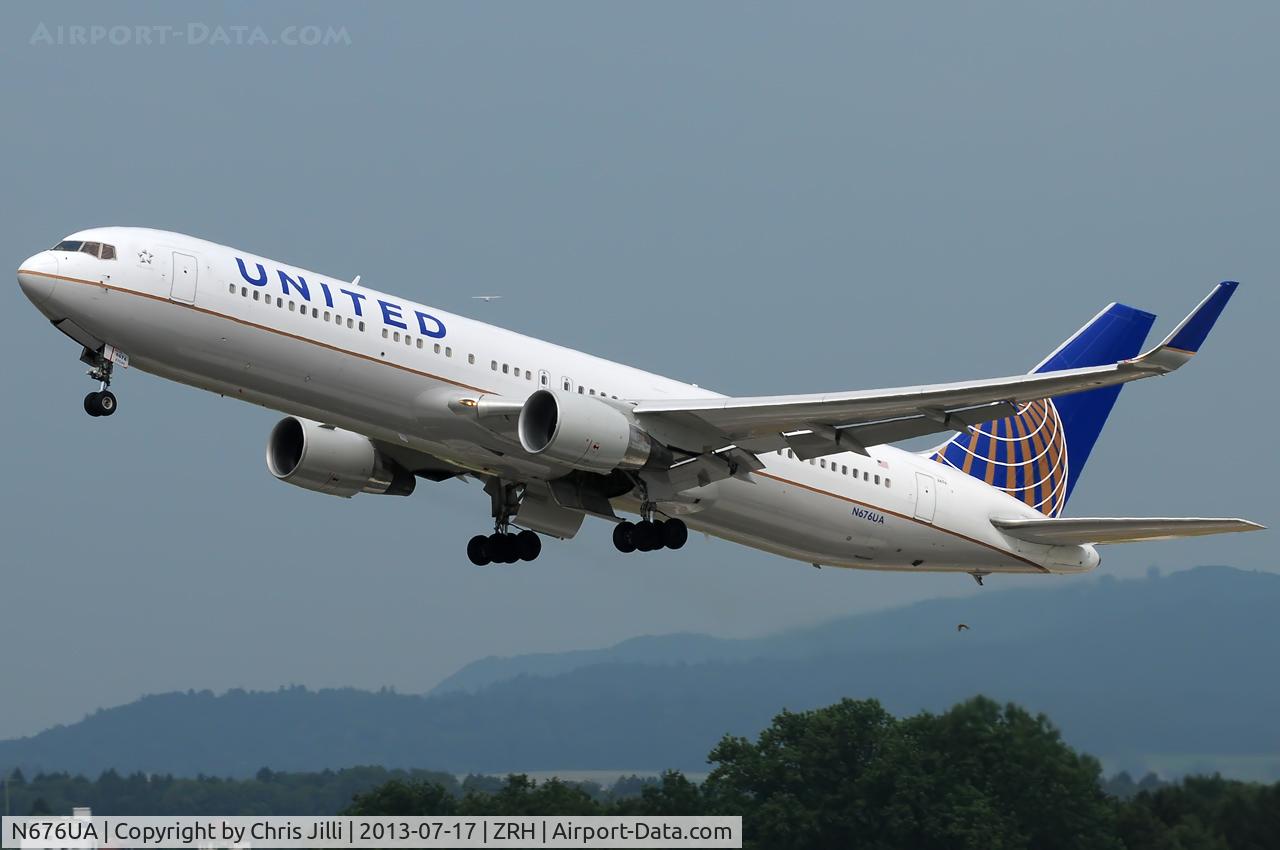 N676UA, 2001 Boeing 767-322 C/N 30028, United Airlines